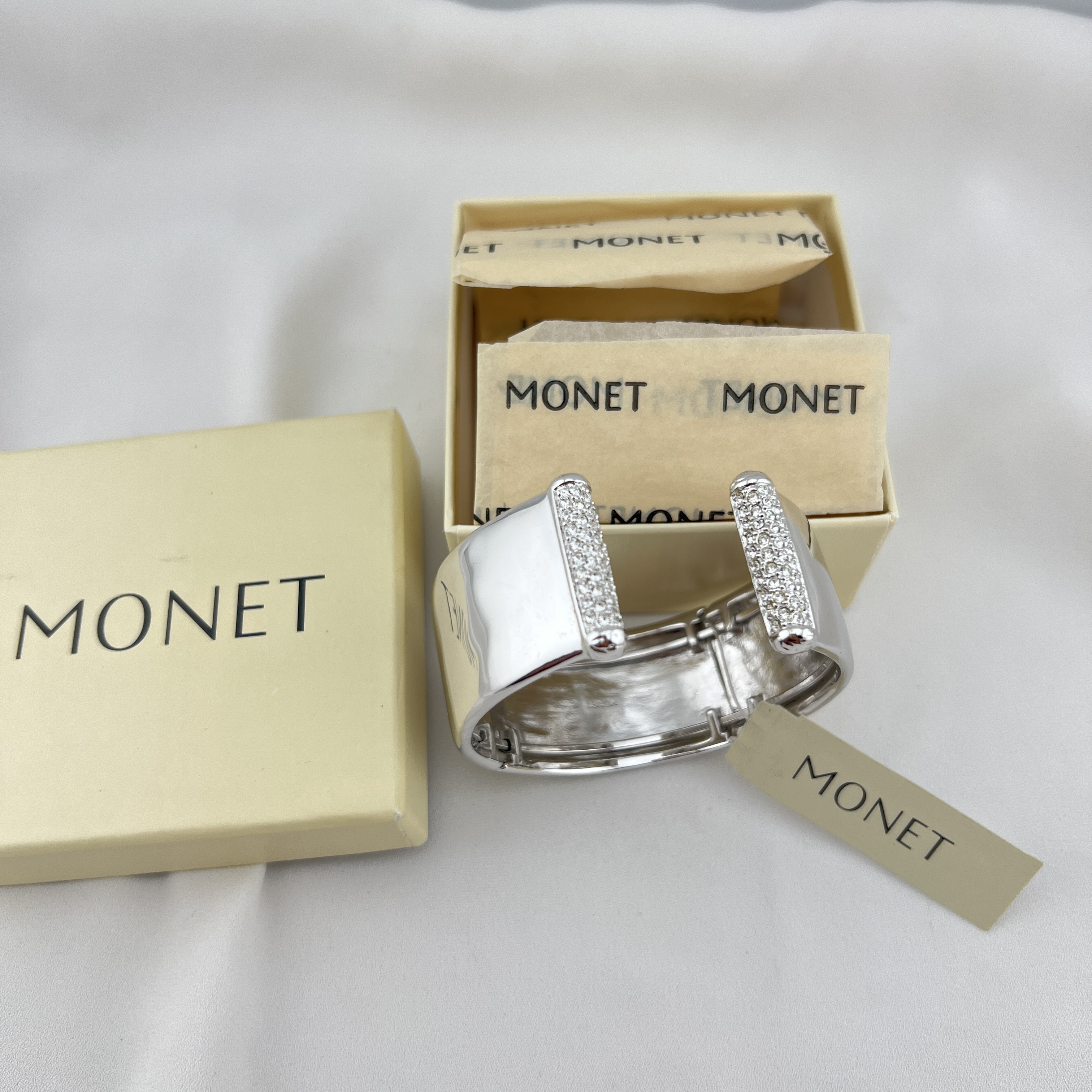 Vintažinė Kolekcinė MONET apyrankė – nauja su dėžute ir etikete