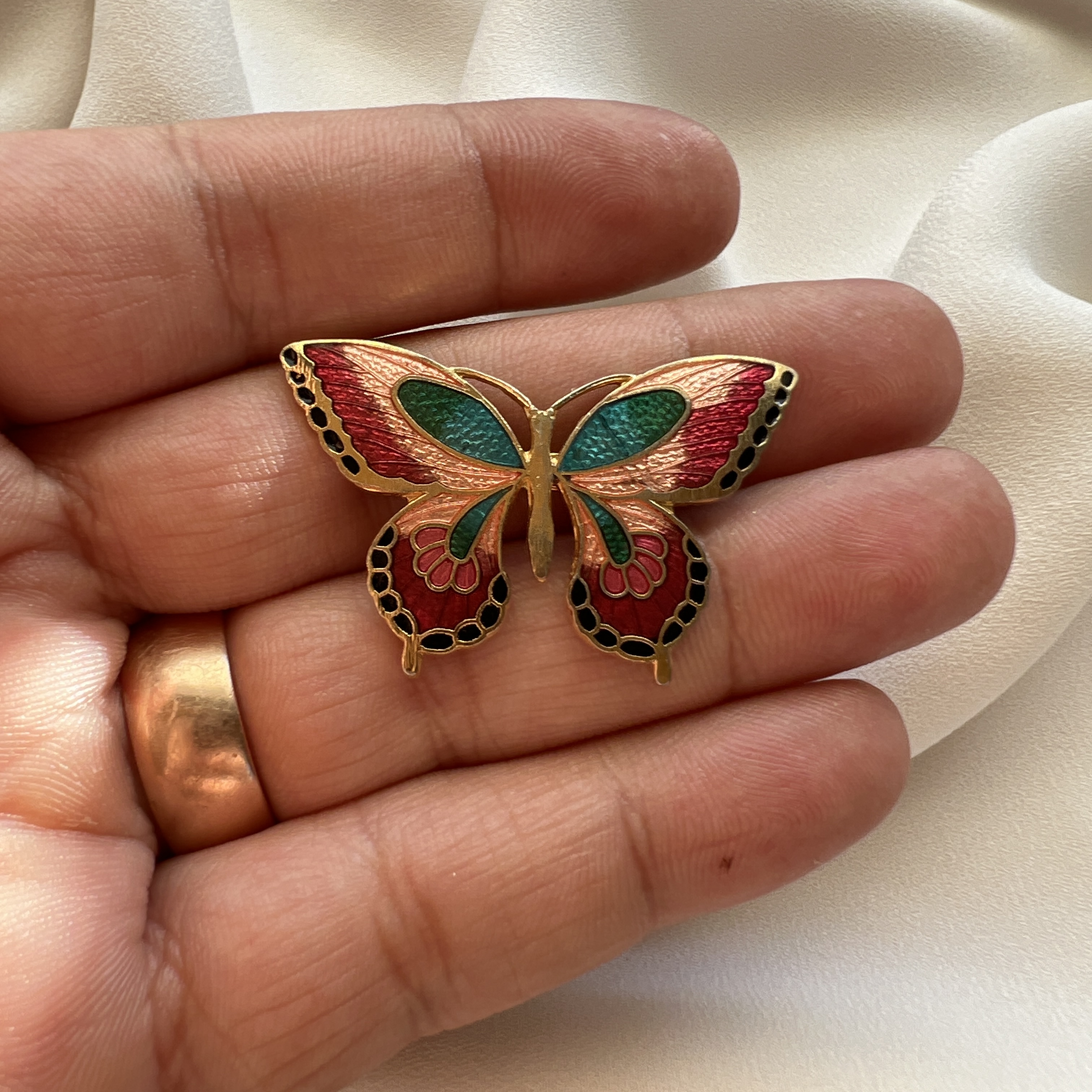 Vintažinė emaliuota drugelio sagė