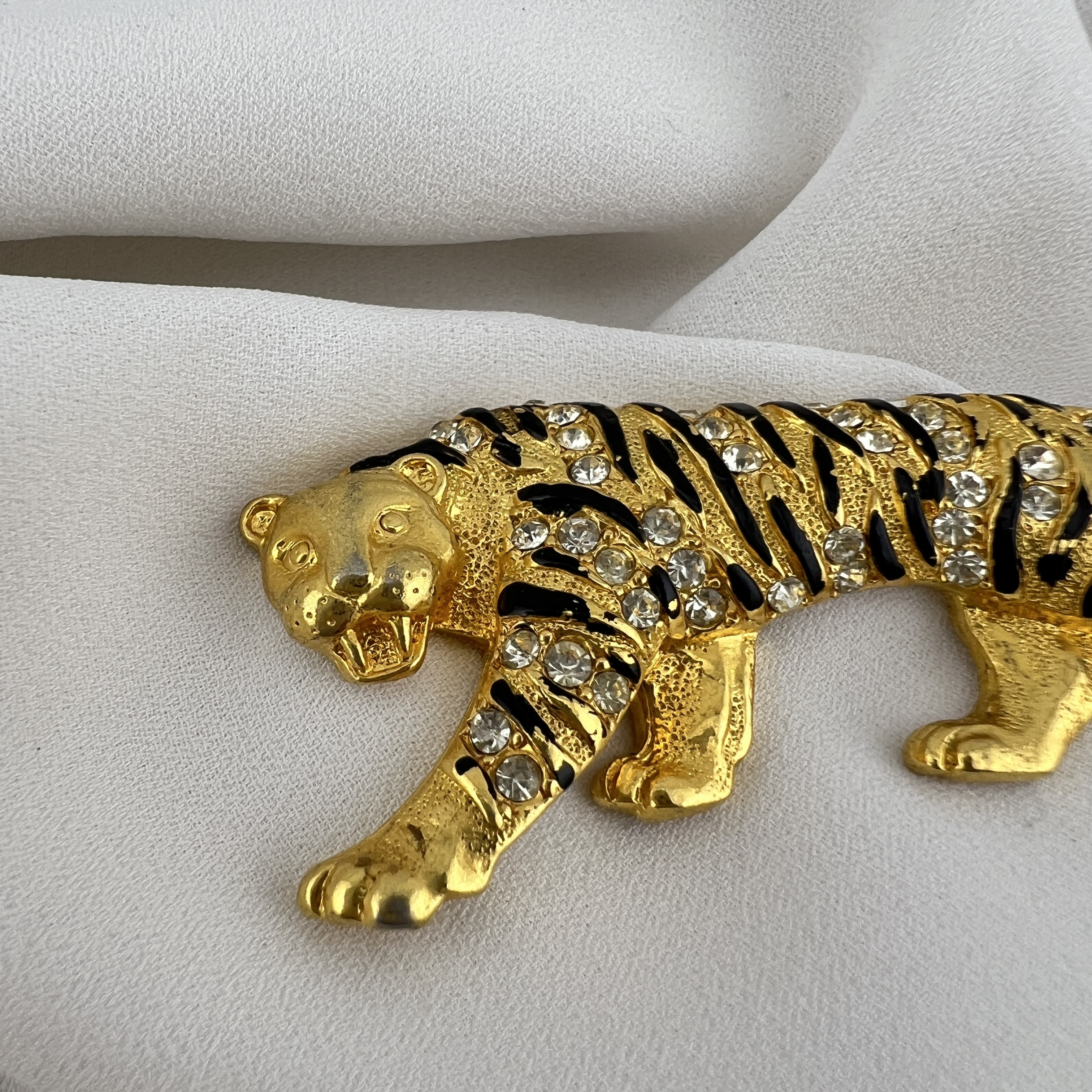 Vintažinė segė „Auksinis tigras“ 🐅
