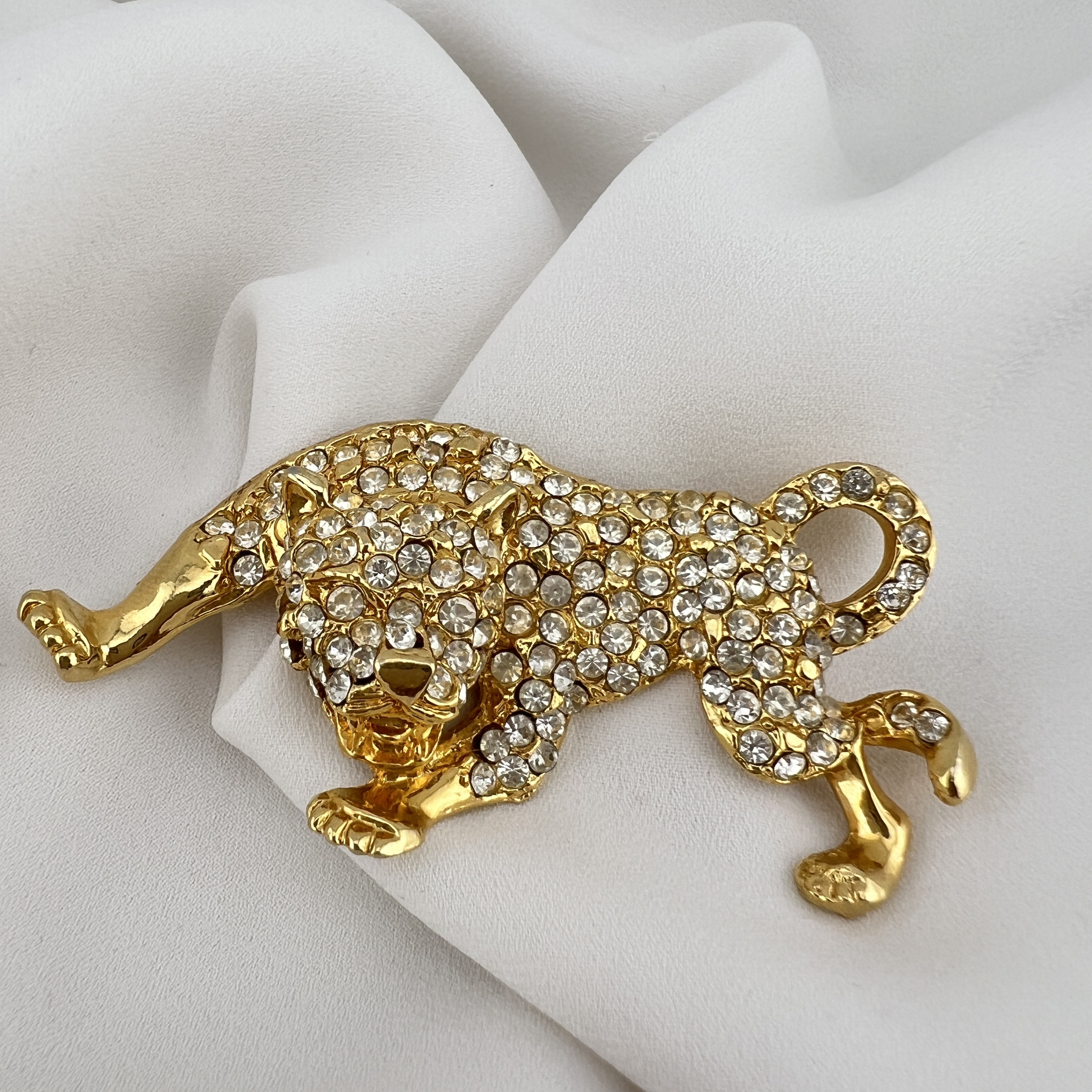 Vintažinė sagė „Blizgi pantera“ 🐆