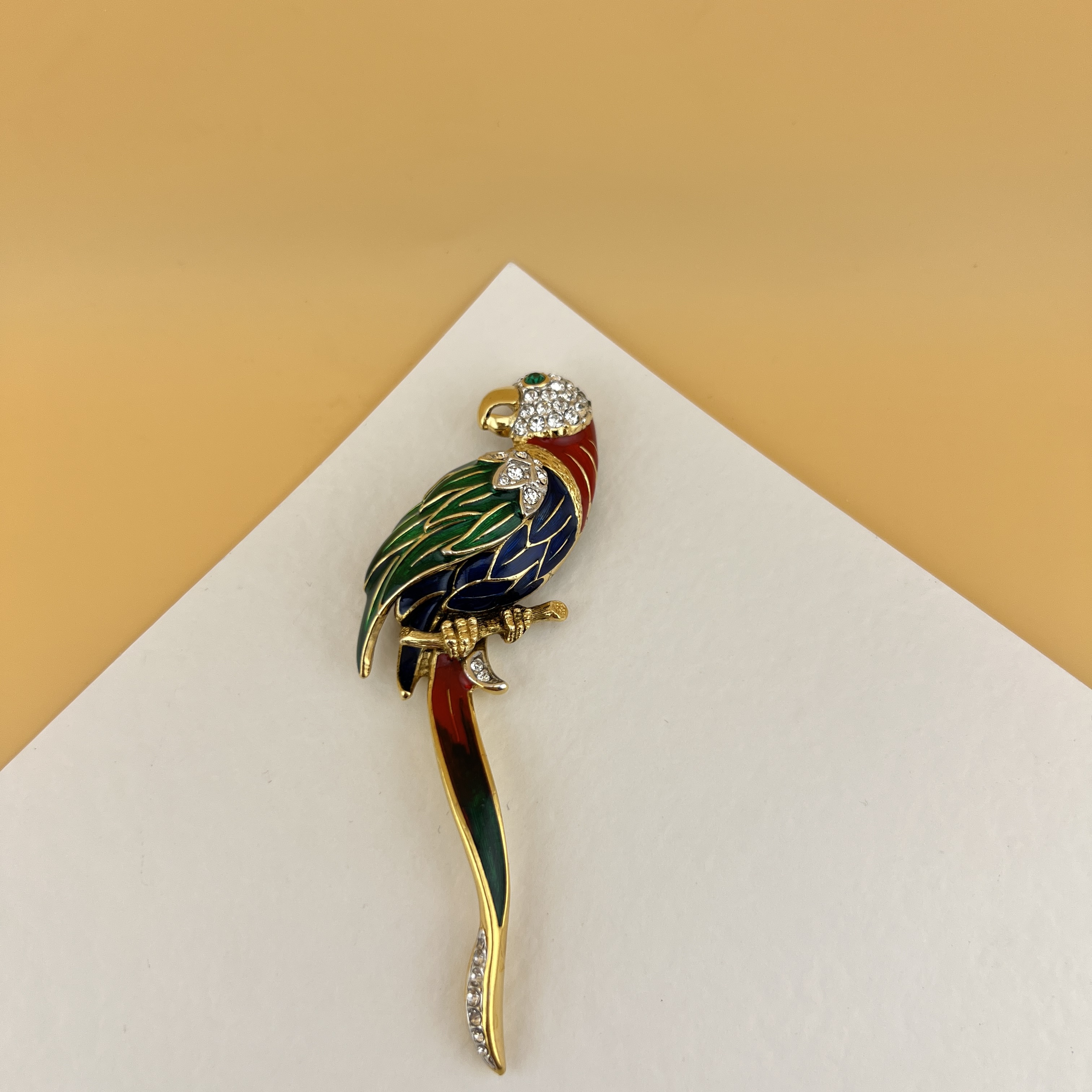 Didžiulė vintažinė „Attwood & Sawyer“ papūgos sagė (9 cm)