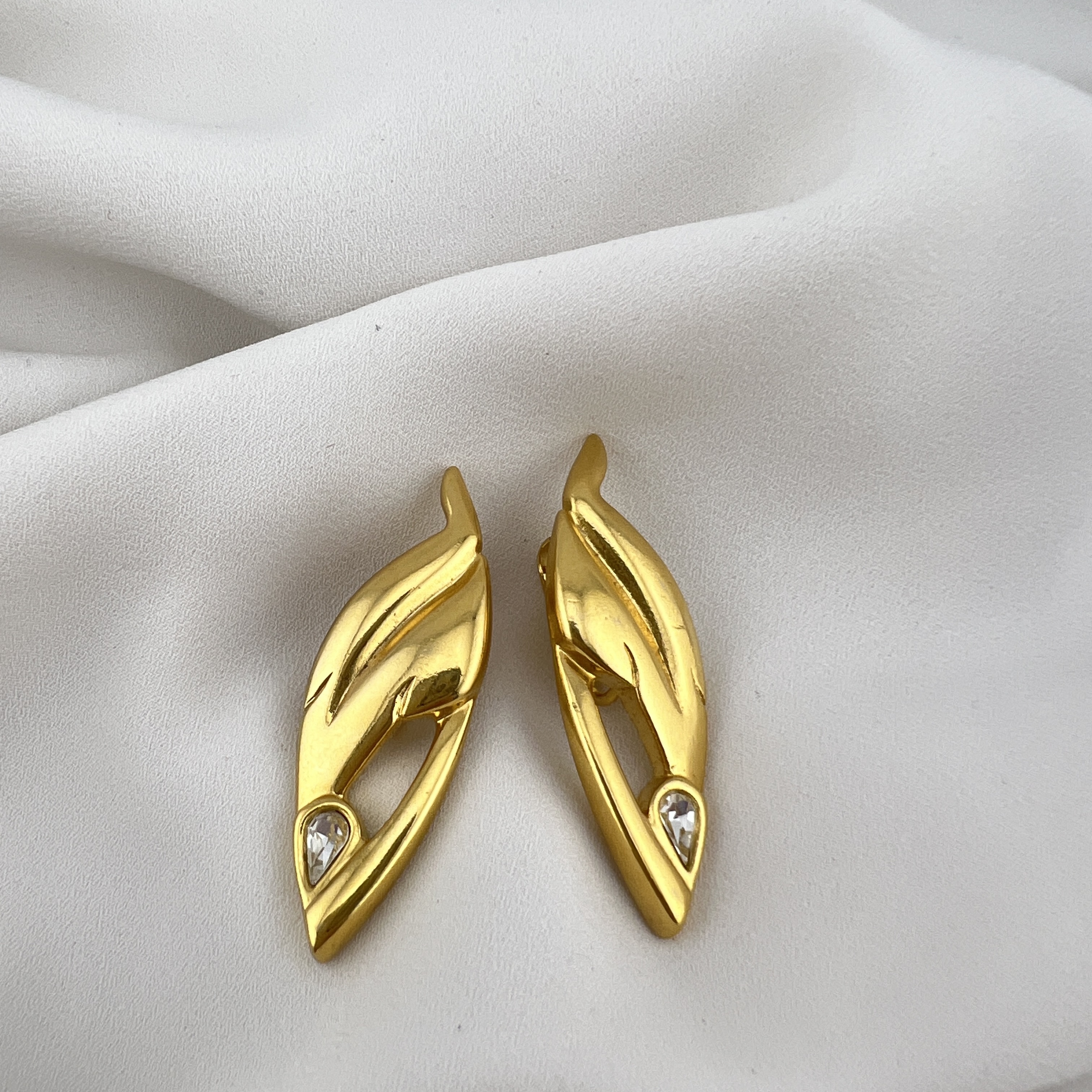 Vintažiniai aukso spalvos klipsai „Auksinis sparnas“