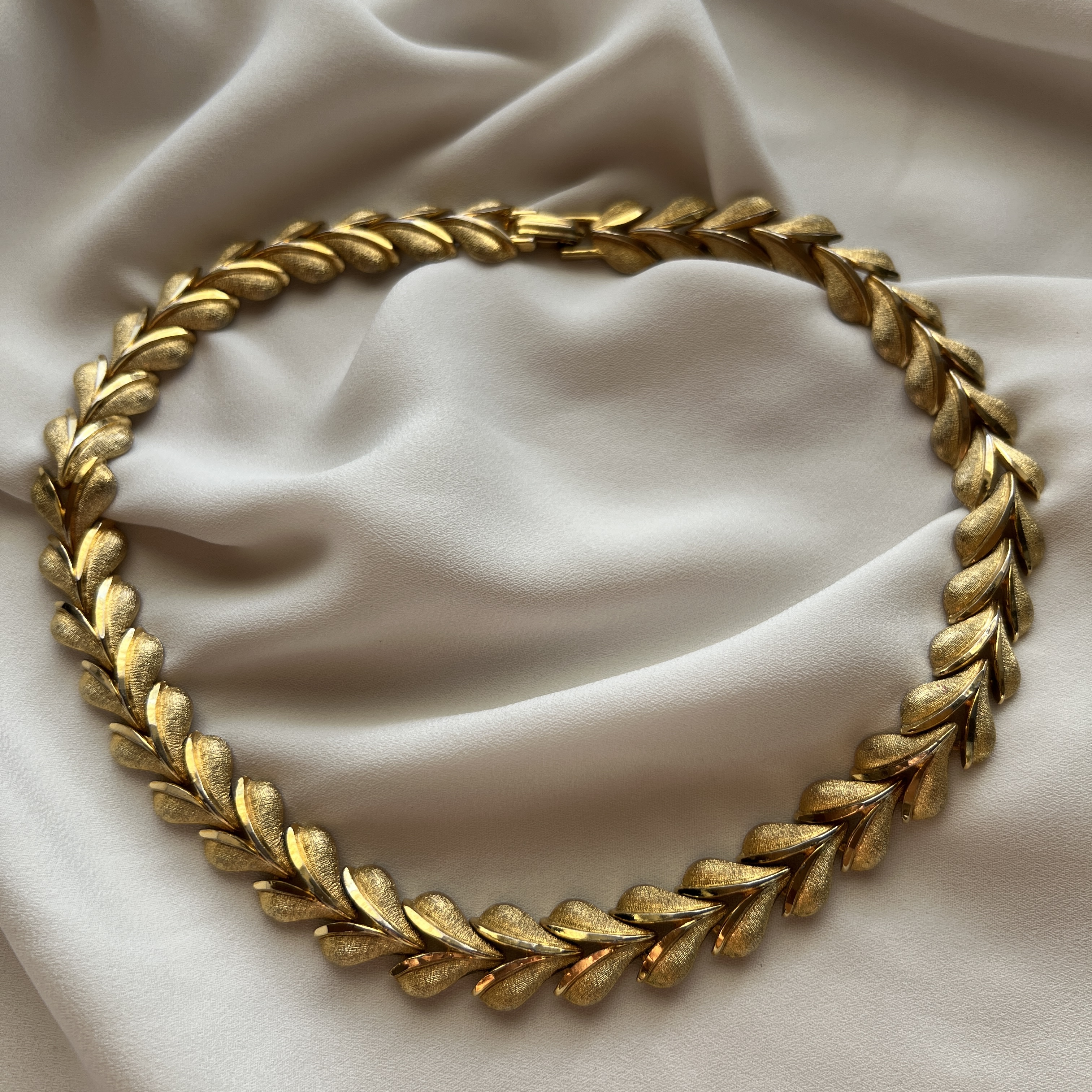 Vintažinis auksuotas kaklo papuošalas (choker)