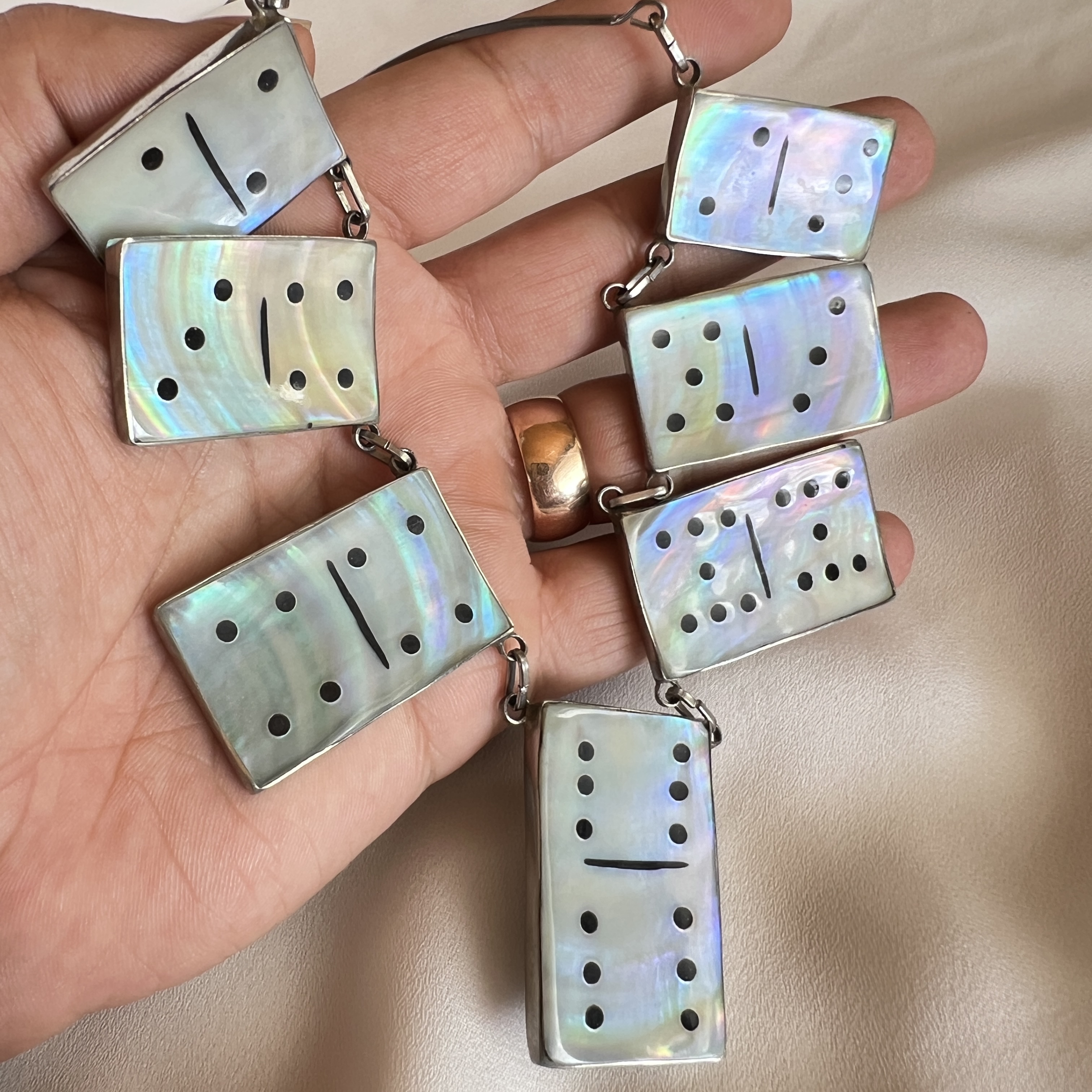 Išskirtinis perlamutro vėrinys „Domino“