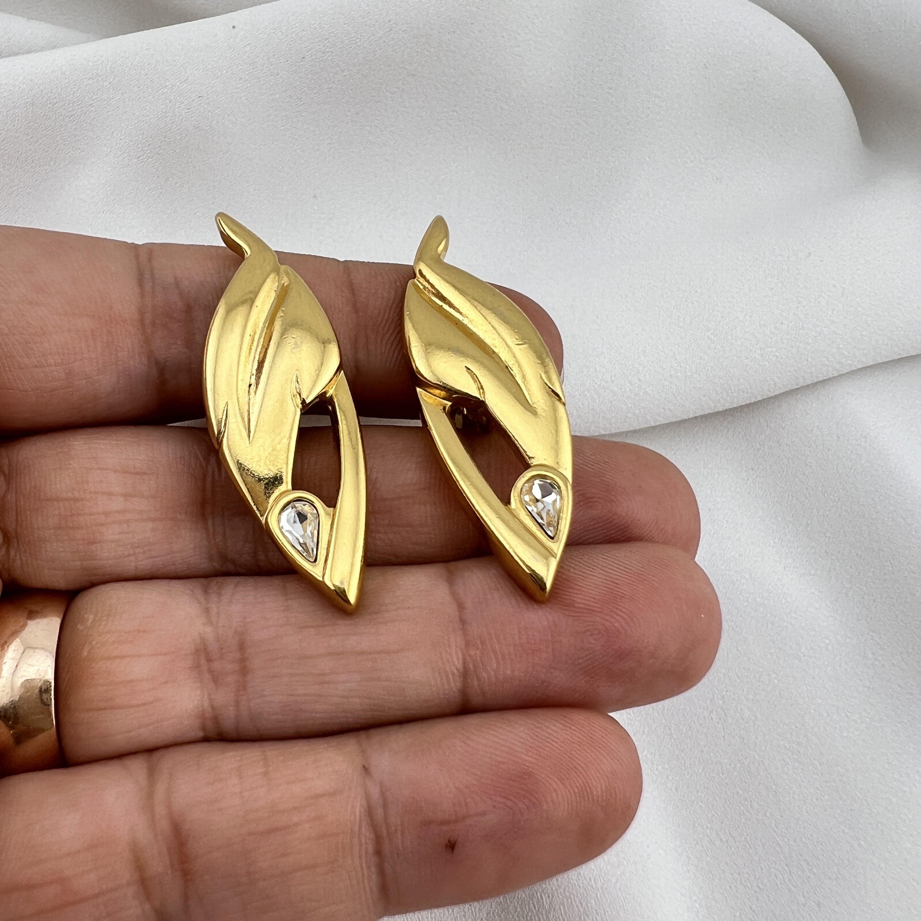 Vintažiniai aukso spalvos klipsai „Auksinis sparnas“