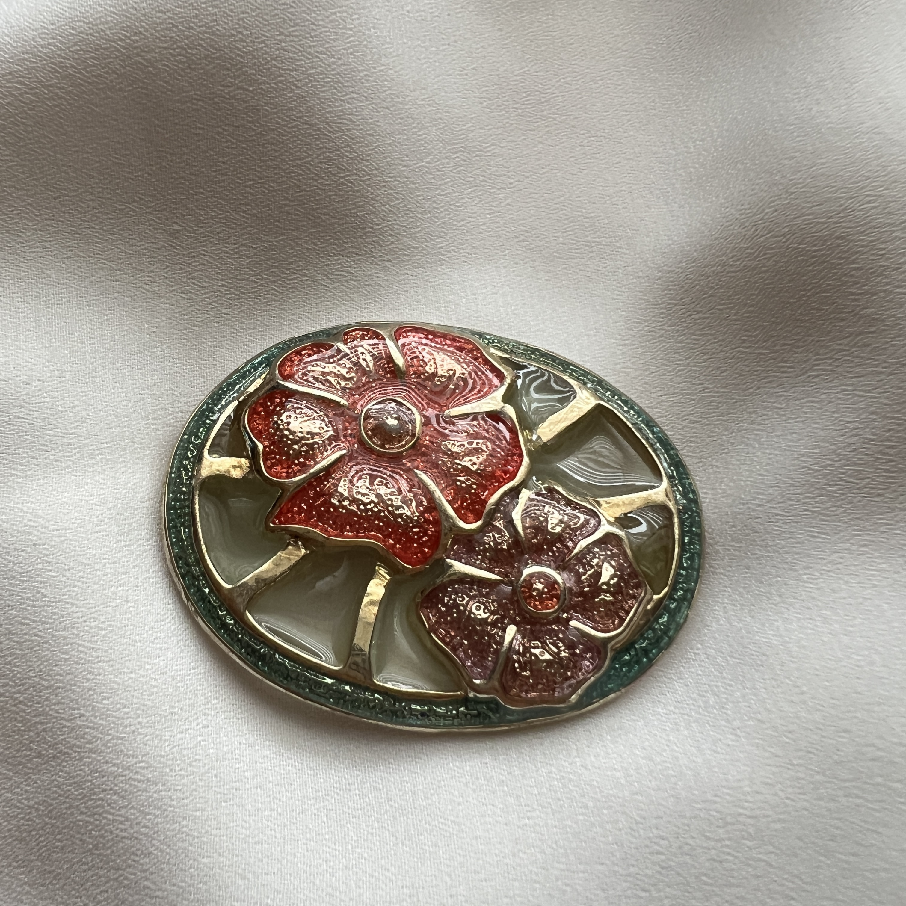 Vintažinė sagė su emaliuotomis gėlėmis (ovalinė)