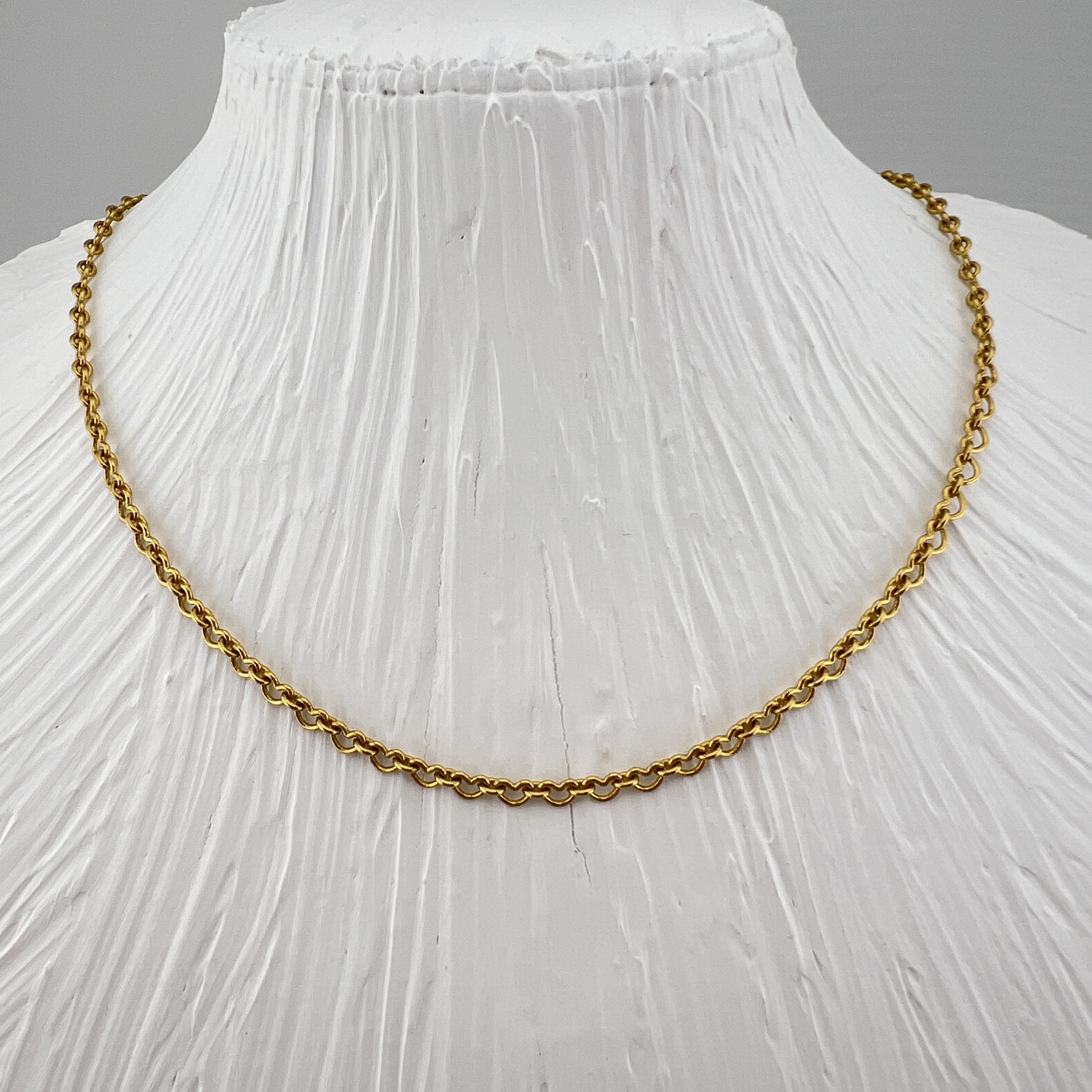 Aukso spalvos Avon vėrinys – „Širdelių šokis“