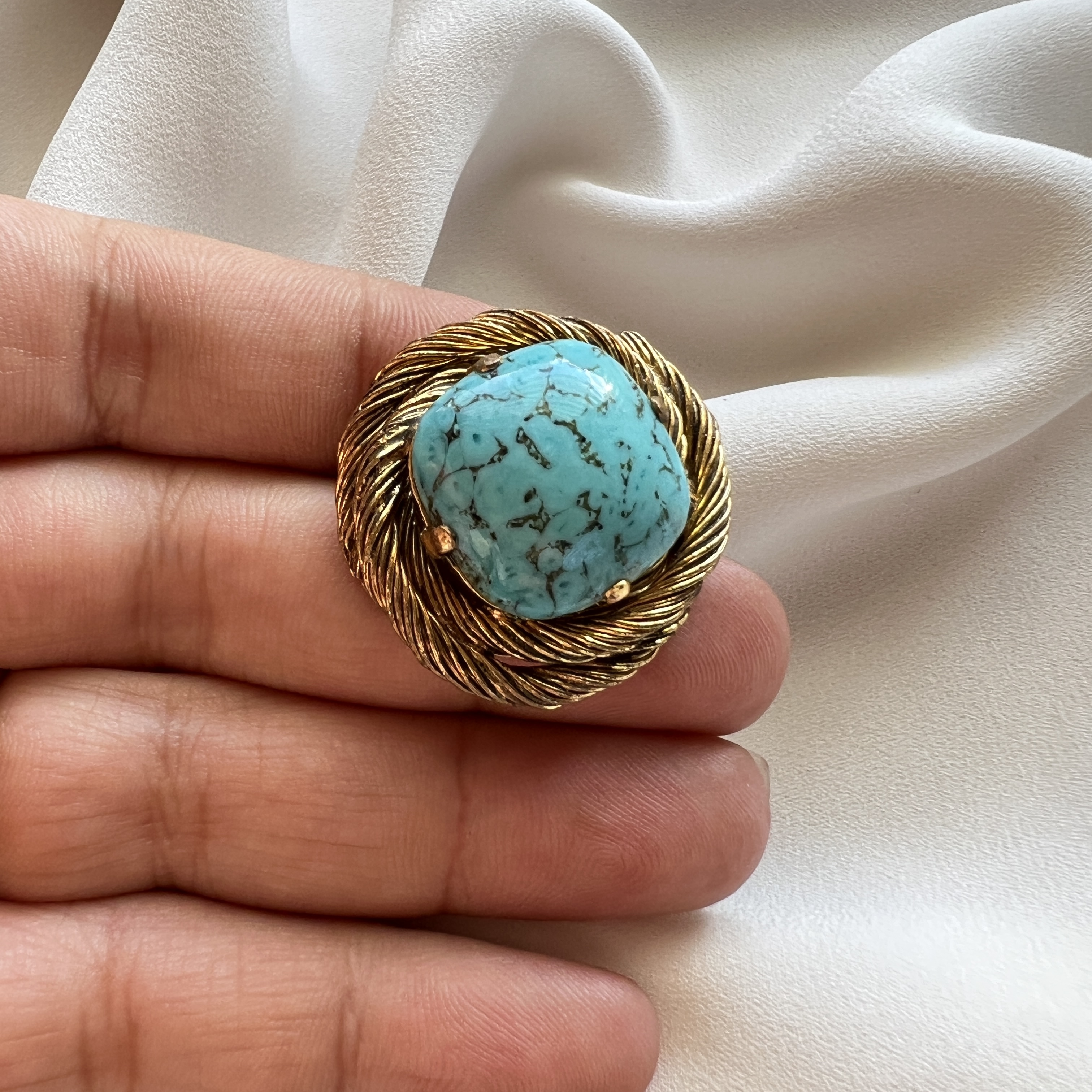 Vintažinė sagė su turkio imitacijos akmeniu