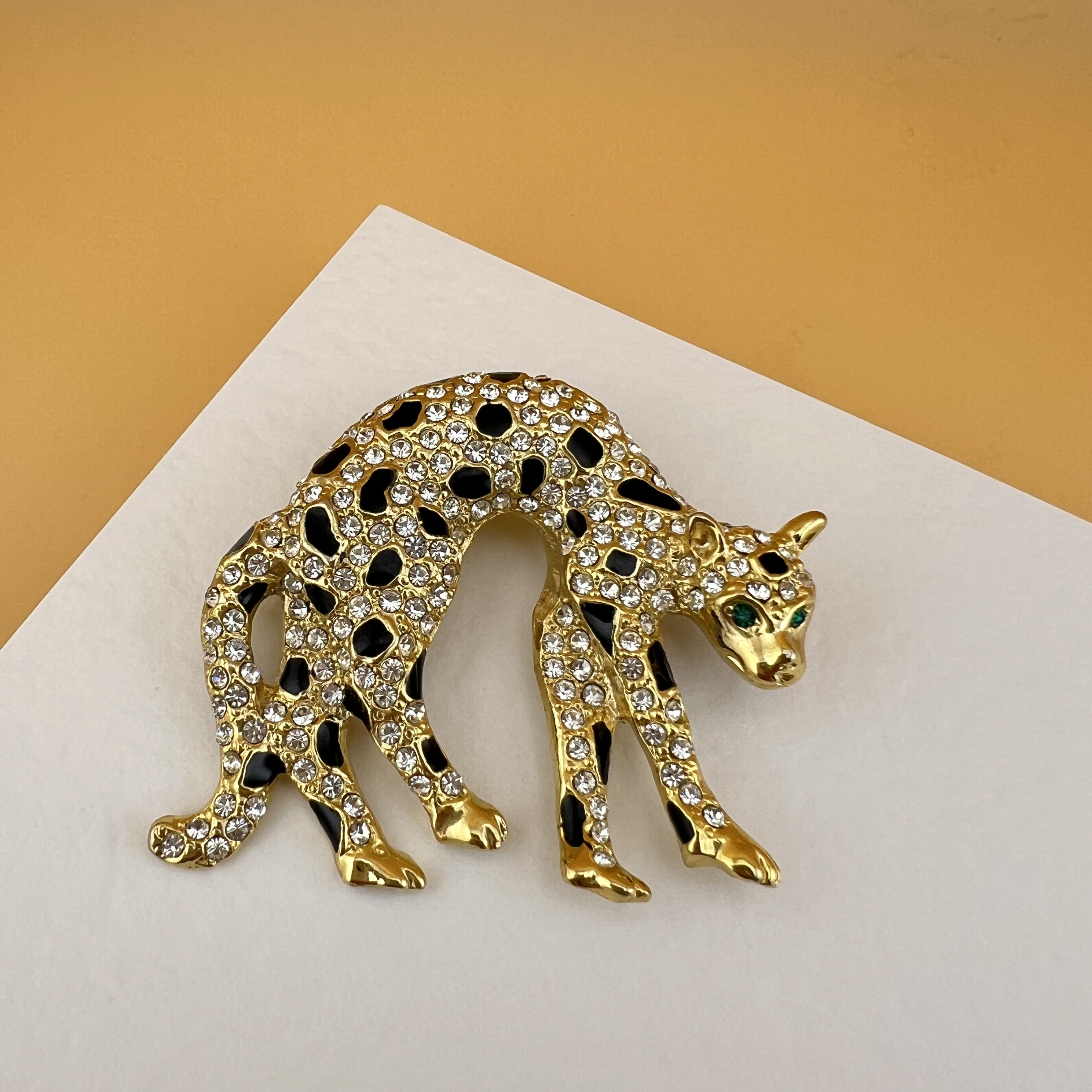 Vintažinė Sagė „Auksinis Leopardas“