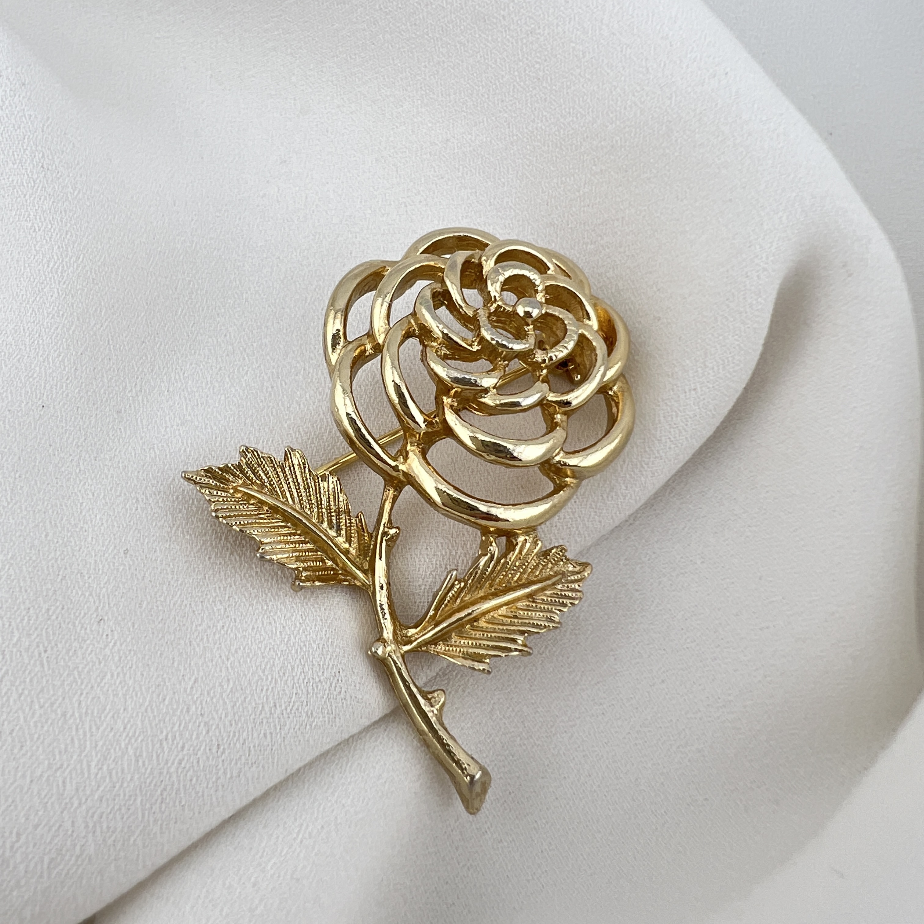 🌹 Sarah Coventry: Auksinė rožė