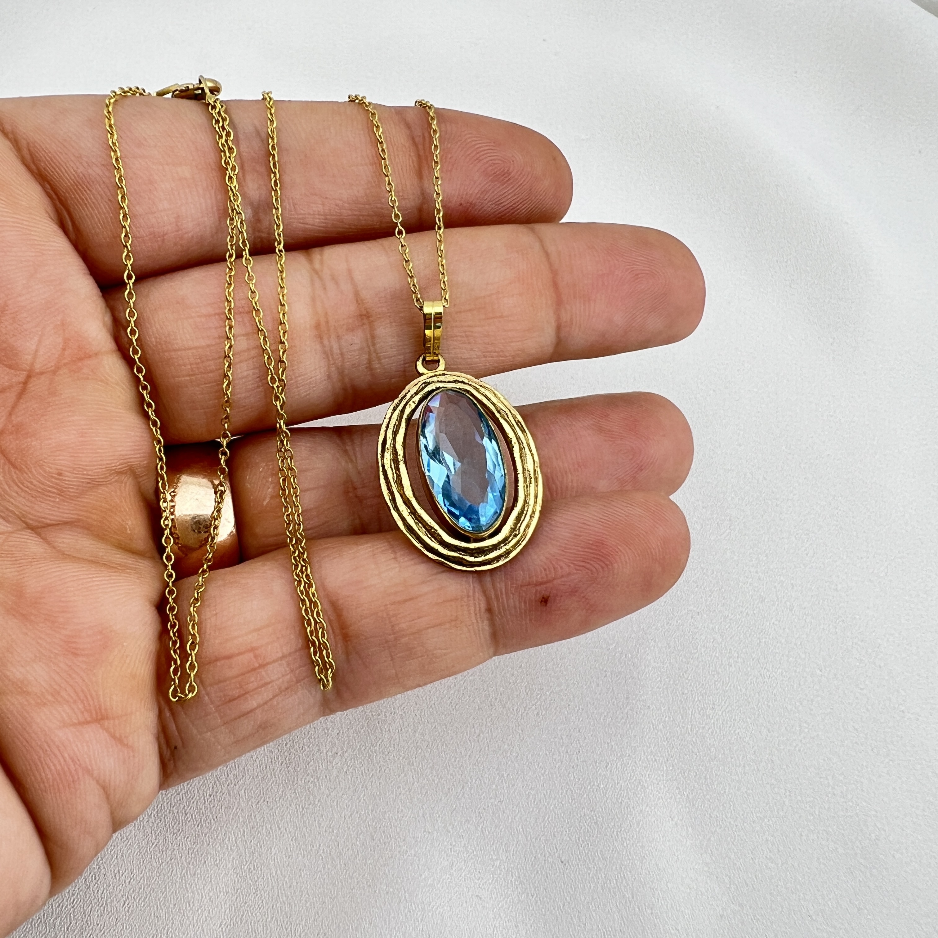 Vintažinis A&D „Rolled Gold“ pakabukas su melsvu akmeniu