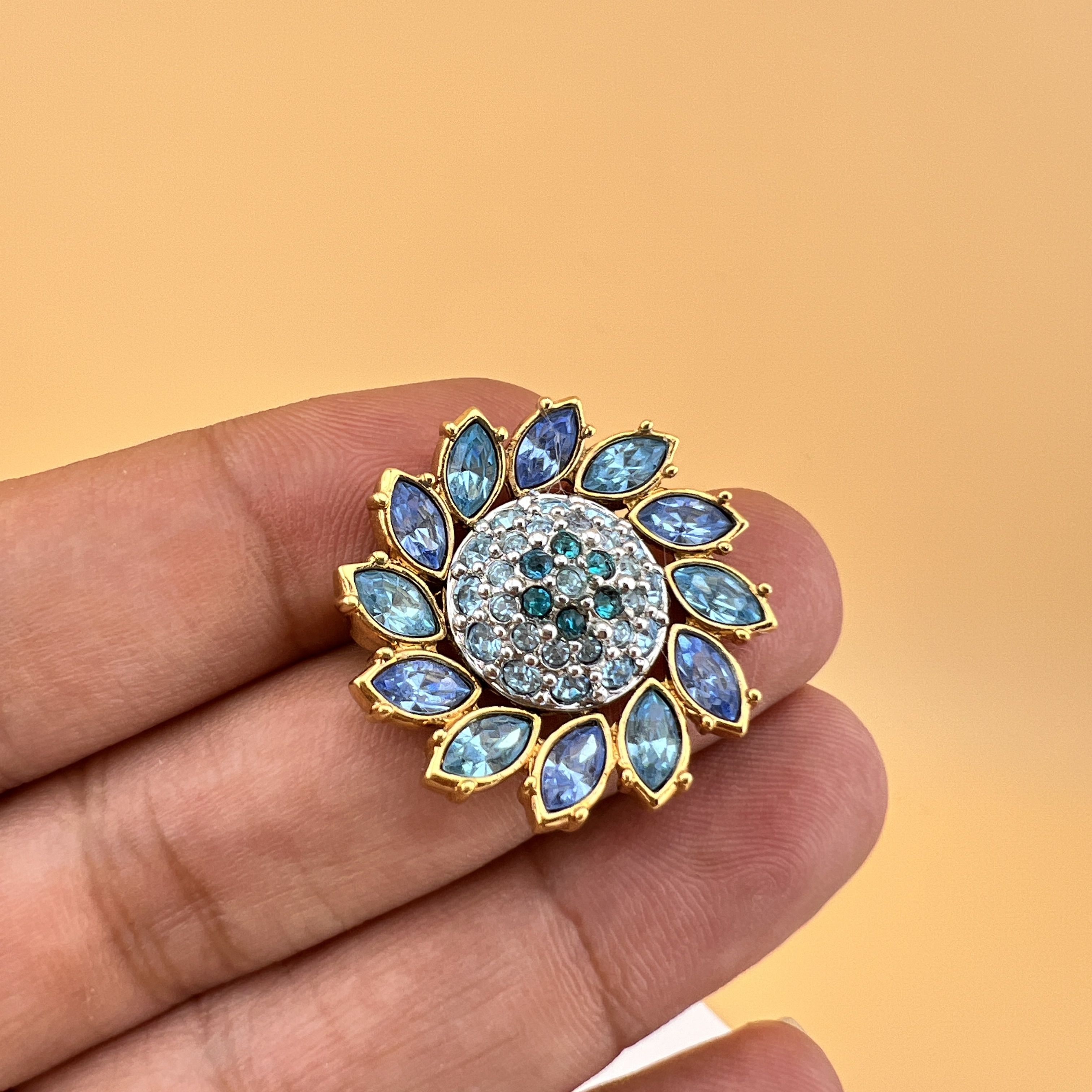 Vintažinė Swarovski saulėgrąžos sagė