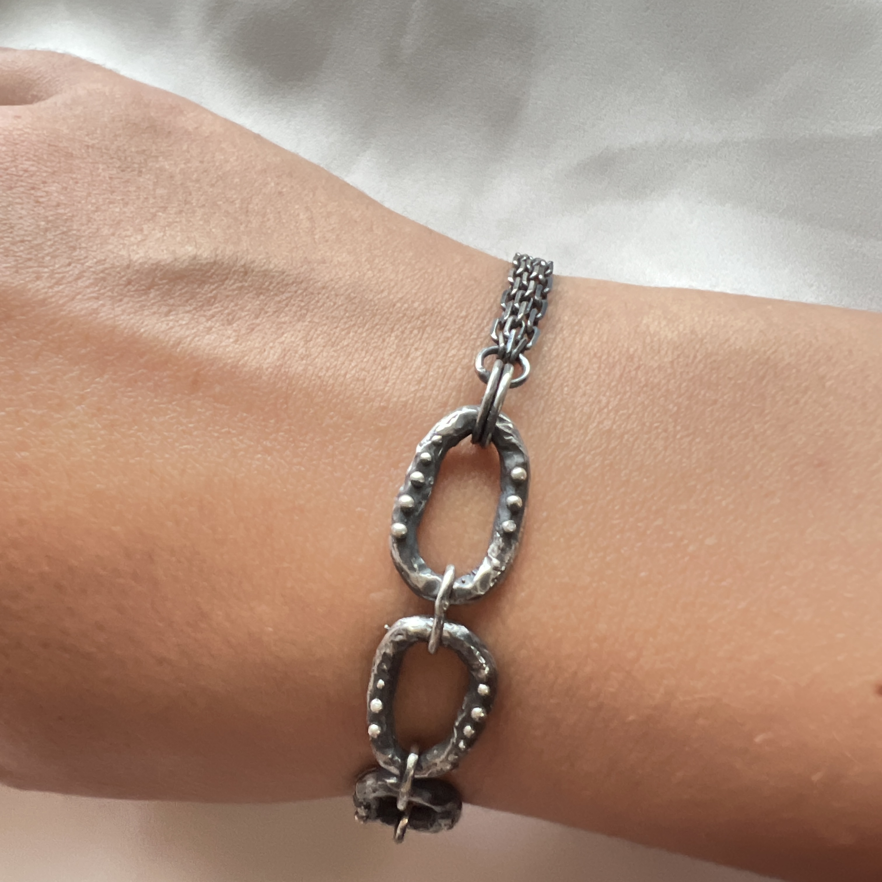 Rankų darbo oksiduoto sidabro grandinėlės apyrankė su žvaigždės pakabuku