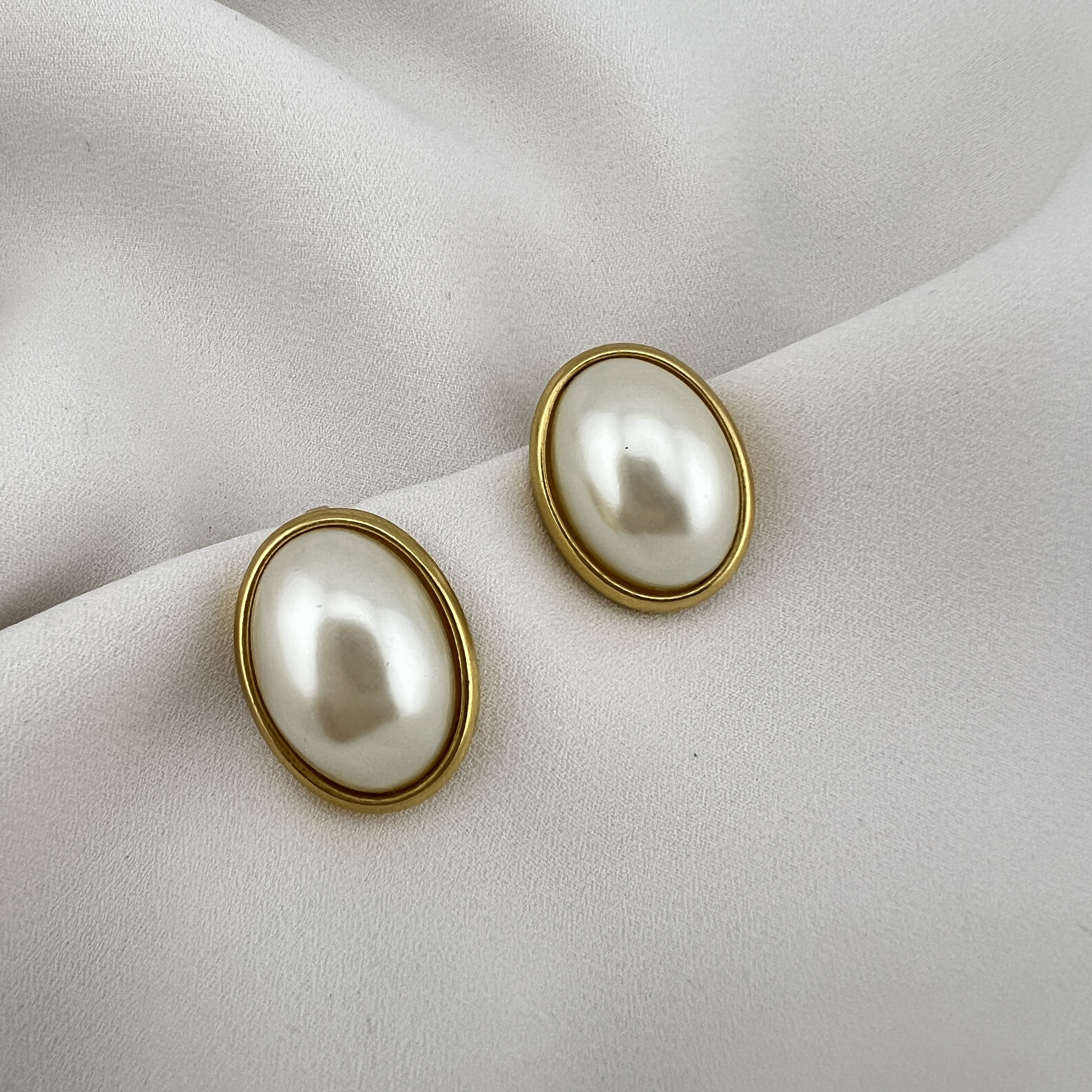 Vintažiniai ovalūs klipsai su perlais