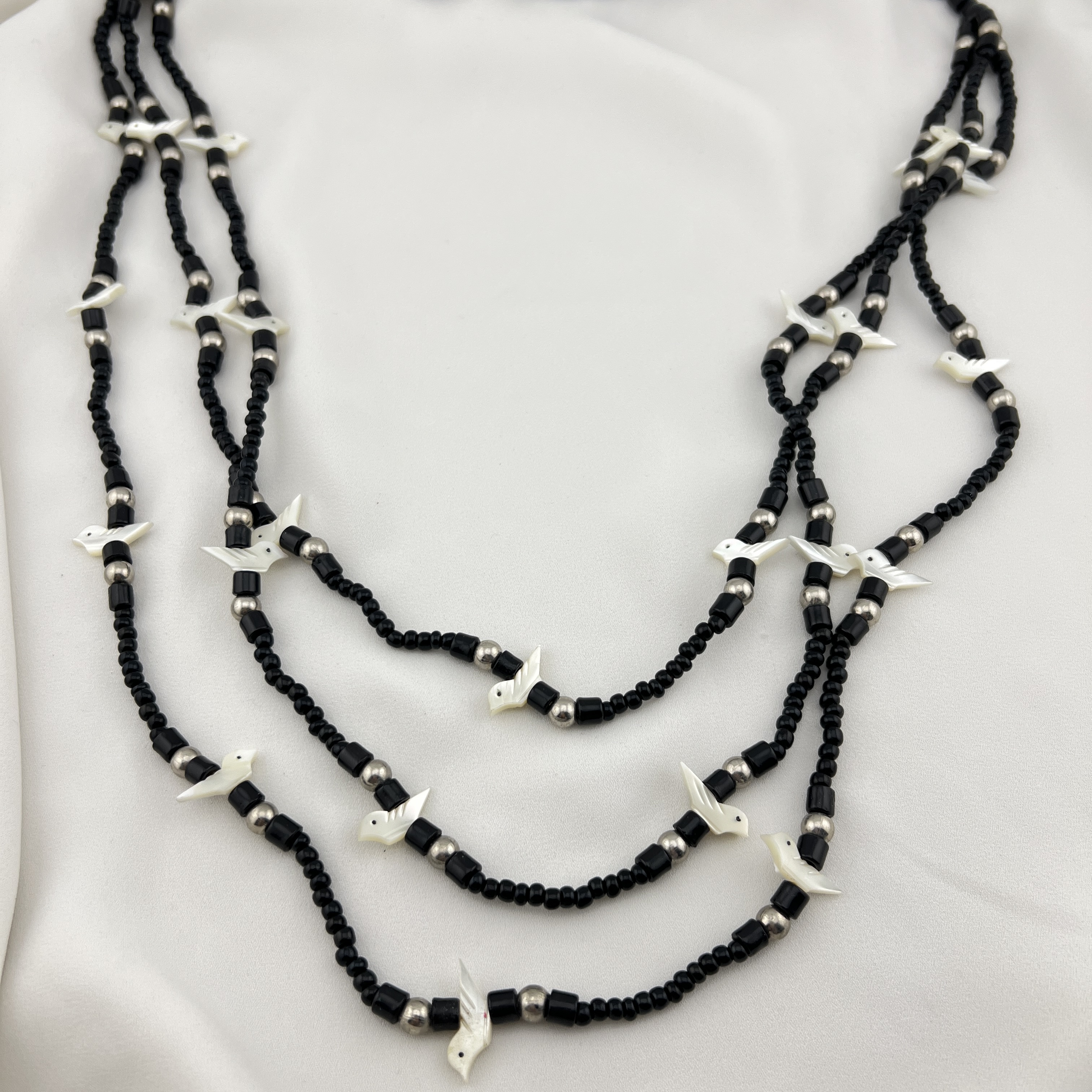 Vintažinis trijų eilių vėrinys su perlamutro paukšteliais