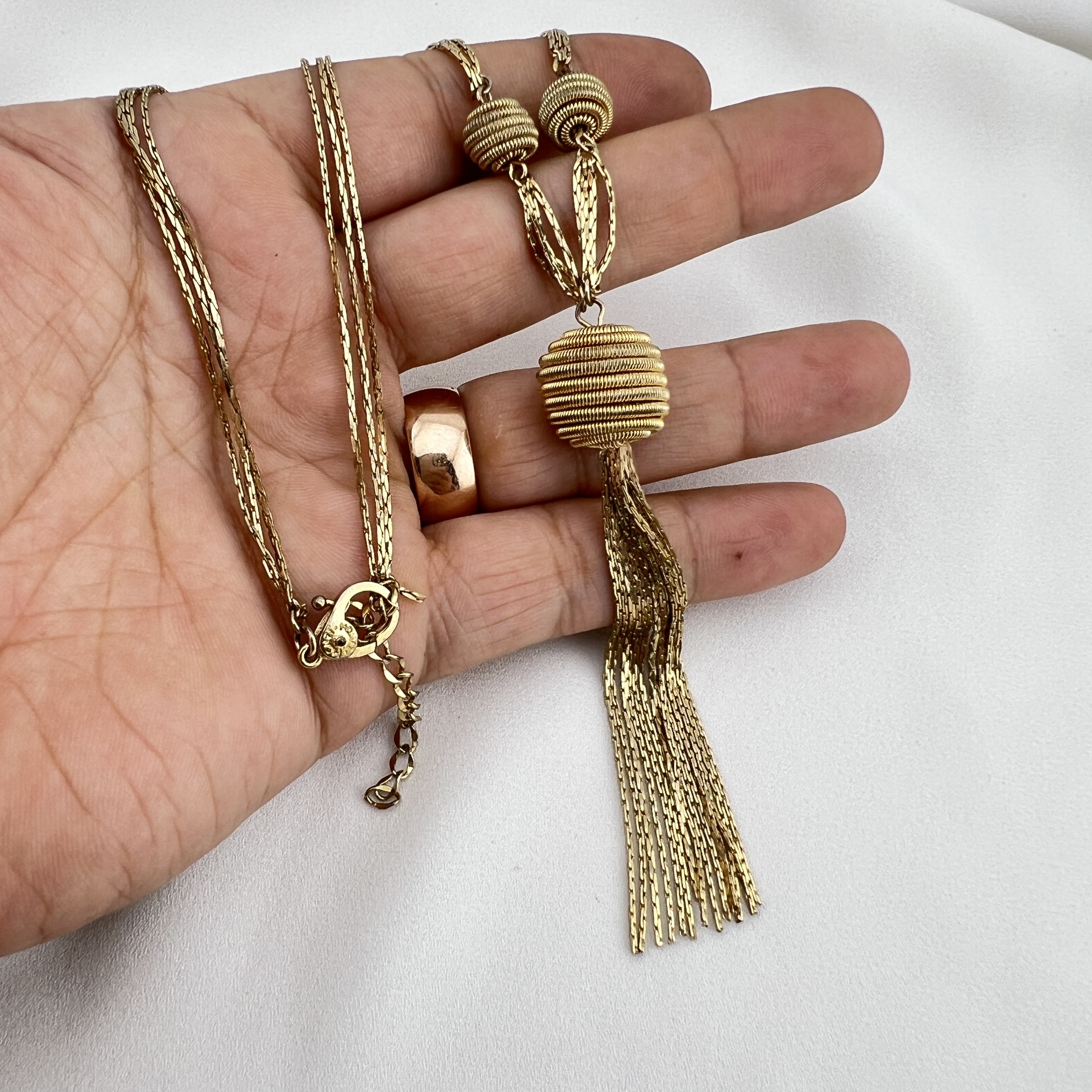 Aukso spalvos Monet vėrinys su kutu