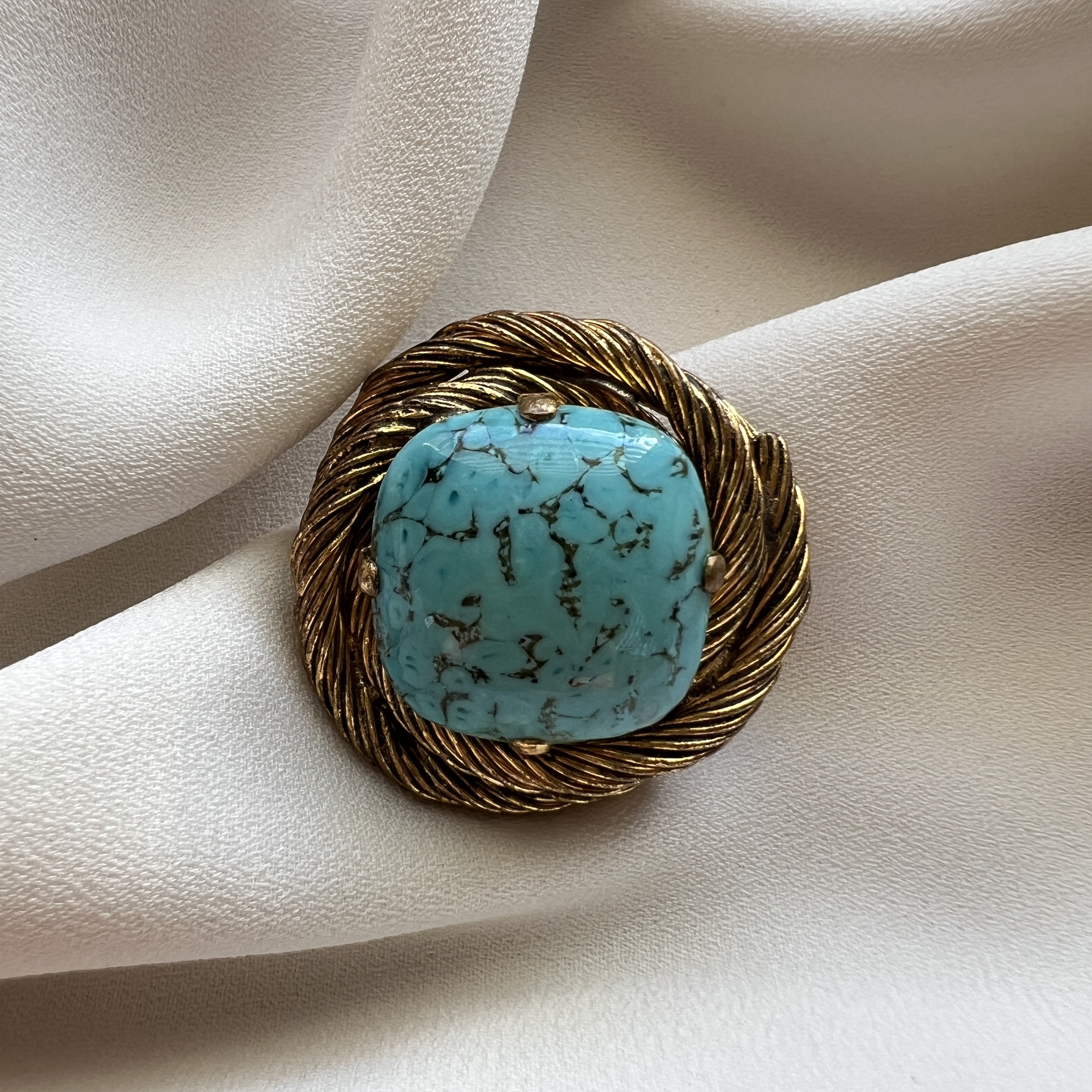 Vintažinė sagė su turkio imitacijos akmeniu