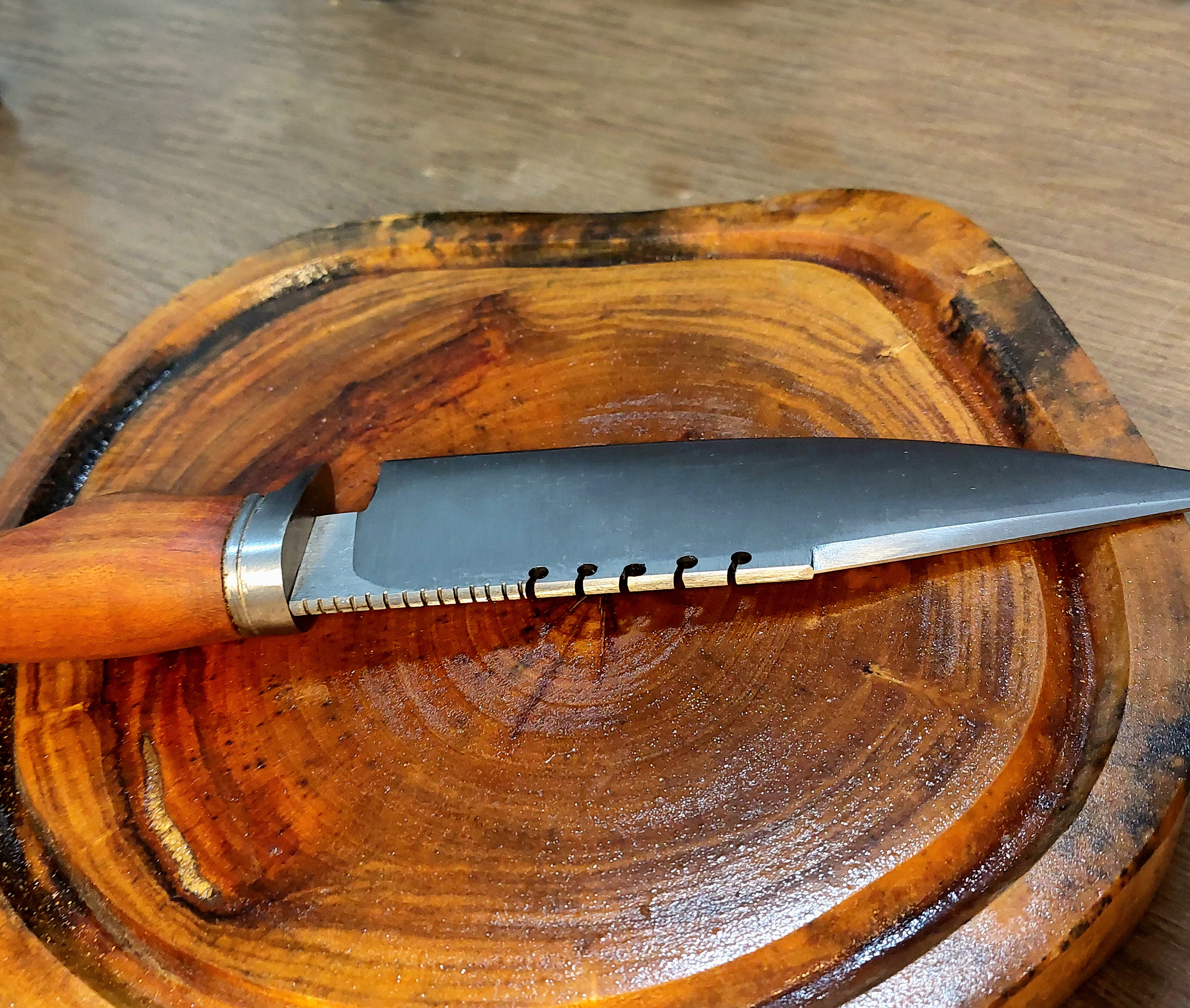 Faca Bowie com guarda.