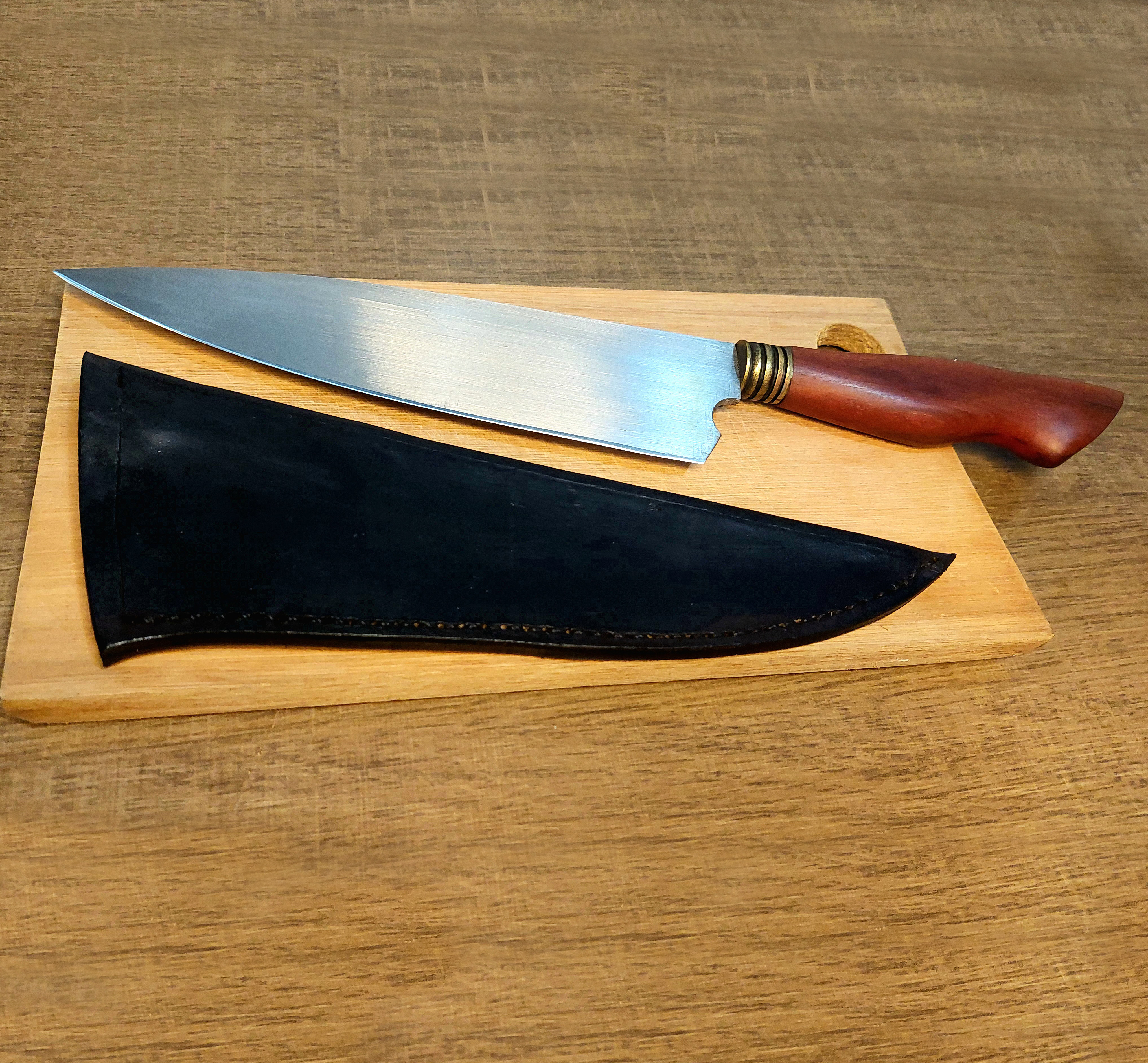 Faca Picanheira em aço carbono.