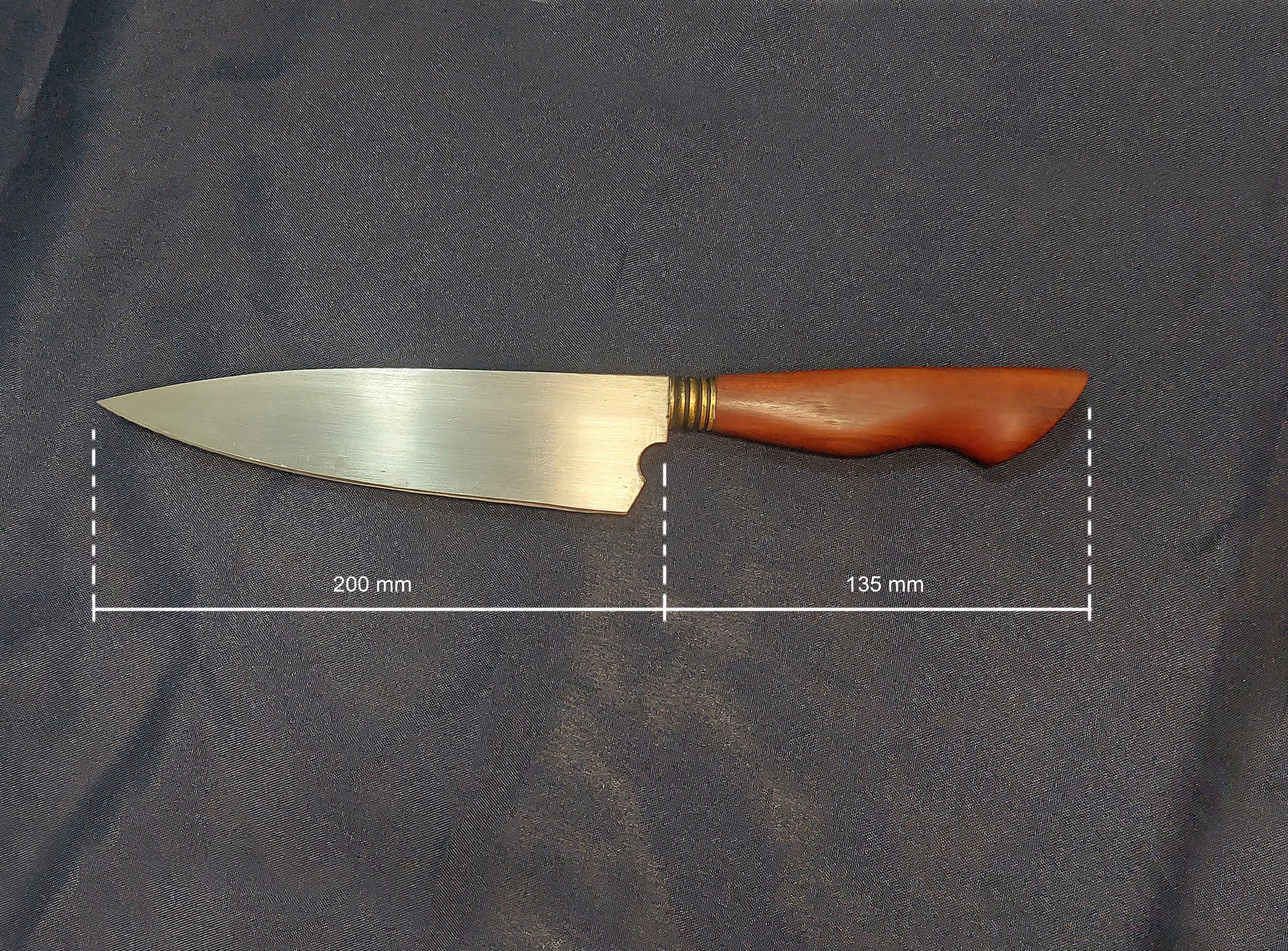 Faca Picanheira em aço carbono.