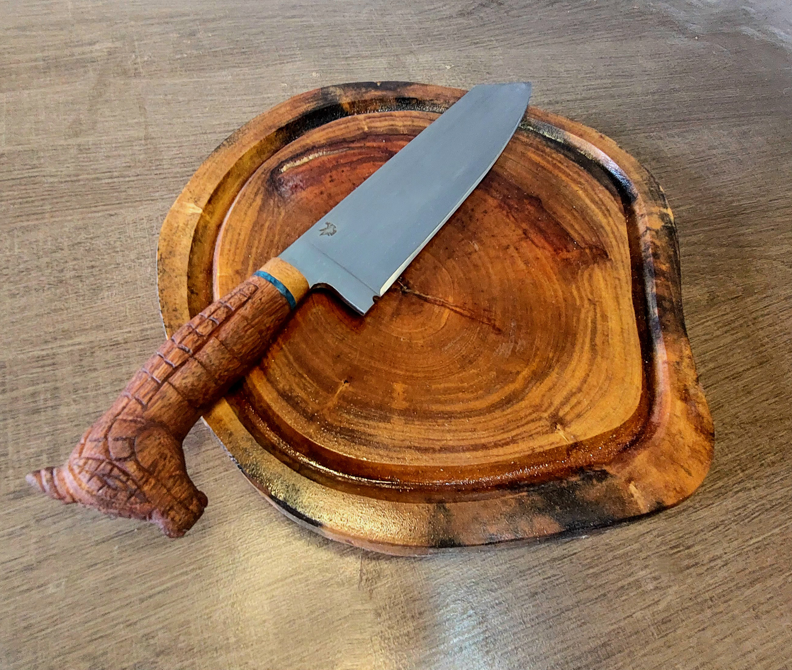 Faca kiritsuke com cabo esculpido (Dragão)
