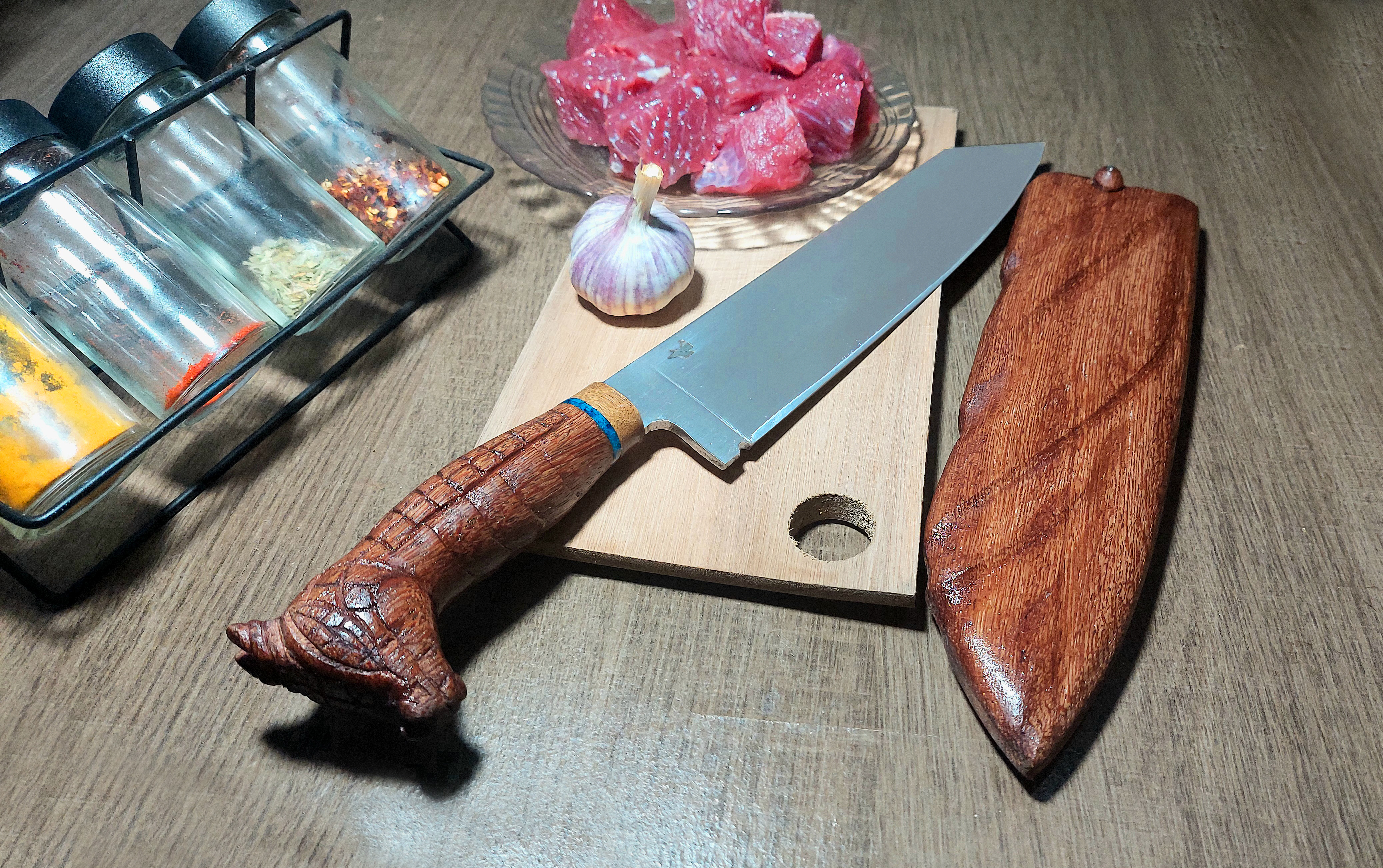 Faca kiritsuke com cabo esculpido (Dragão)