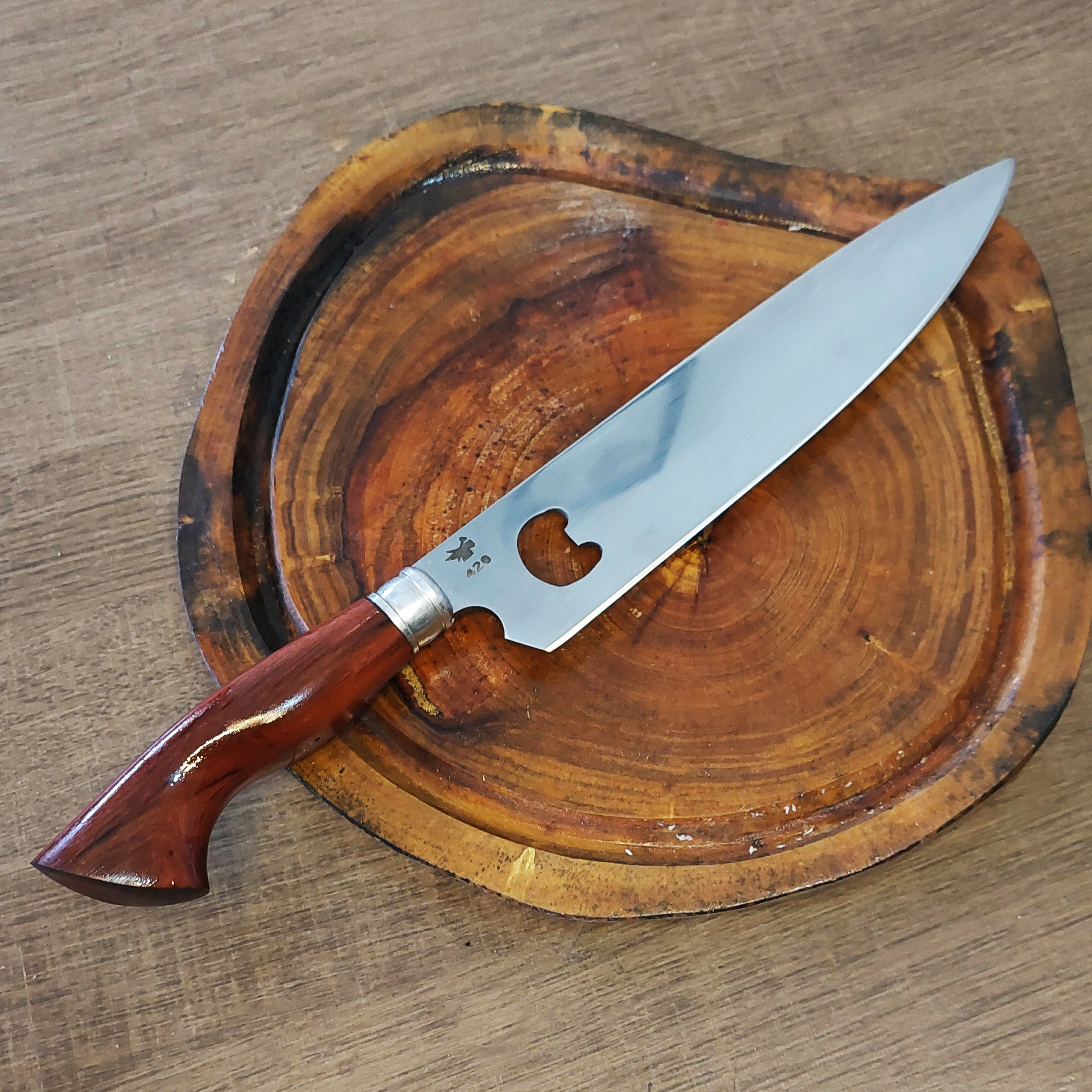 Faca Picanheira em aço inox com abridor.