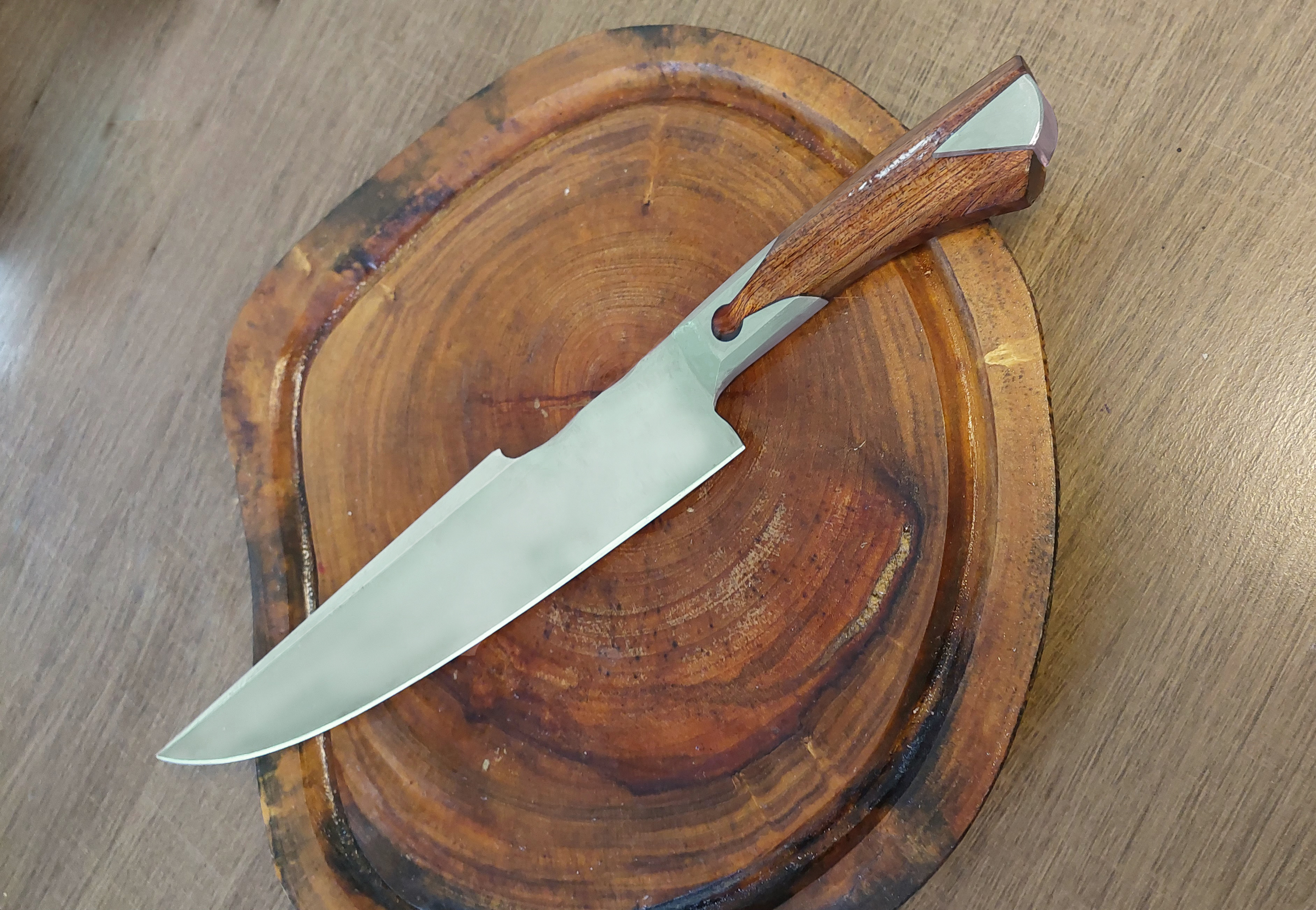 Faca para churrasco e cozinha em aco carbono modelo keyhole 