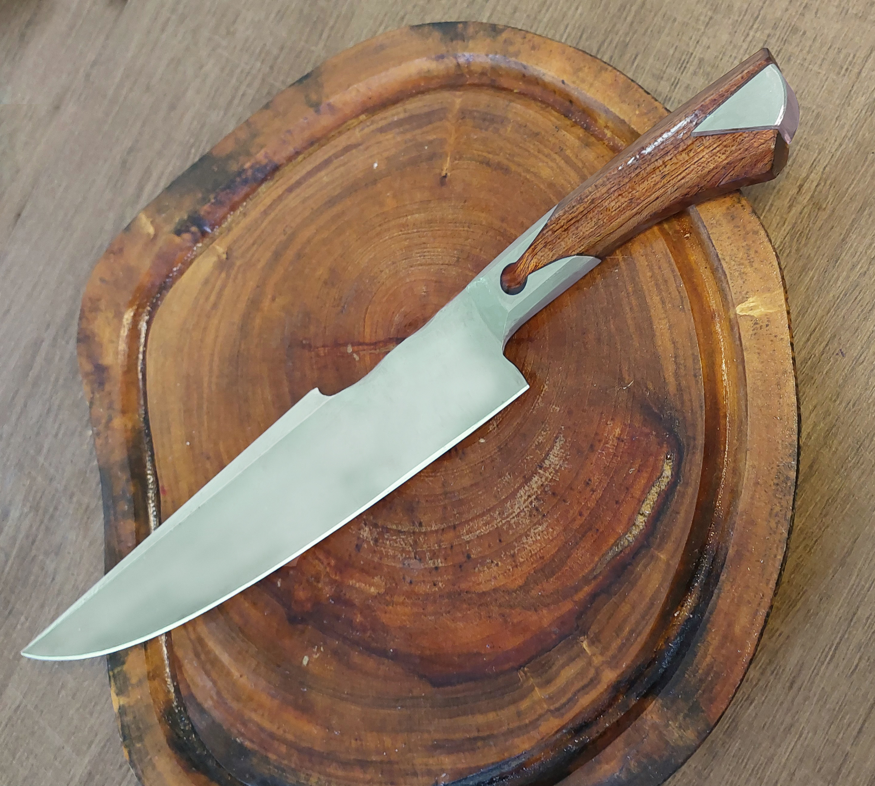 Faca para churrasco e cozinha em aco carbono modelo keyhole 