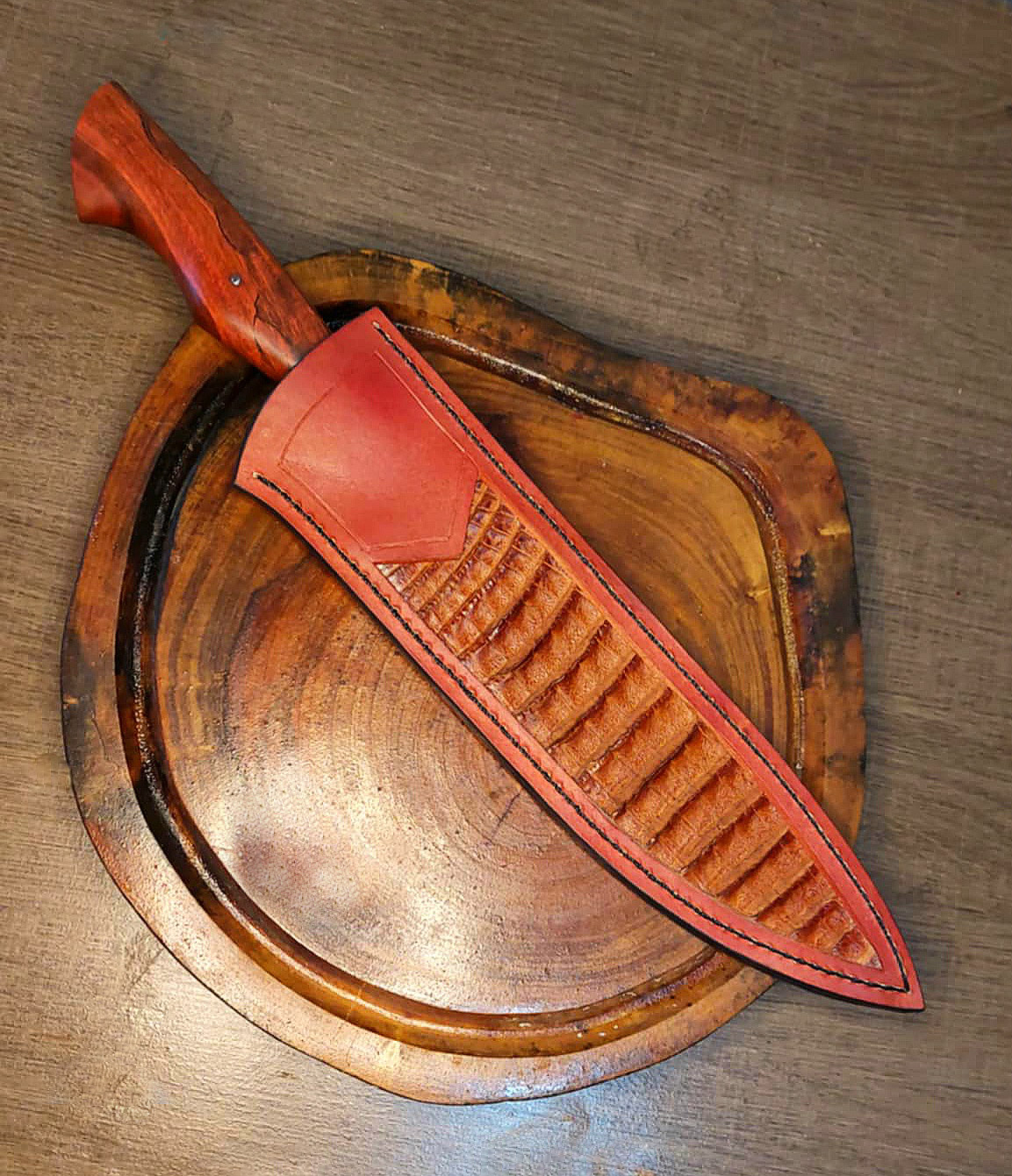 Faca gaúcha em aço damasco.