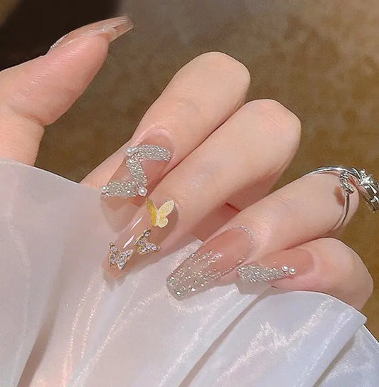 Ongles en gel avec décorations