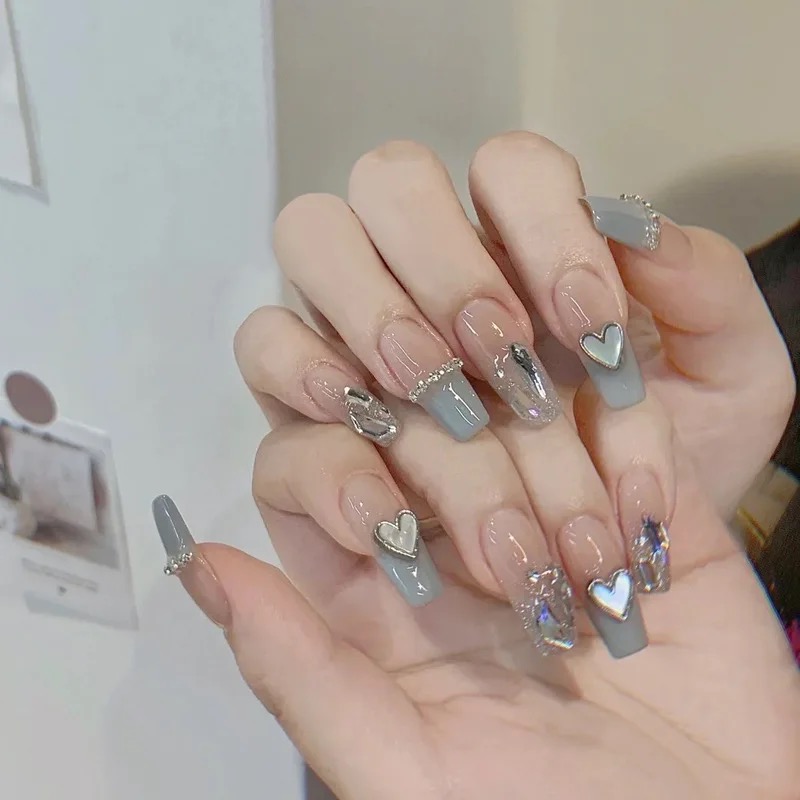 Ongles en acrylique décorés