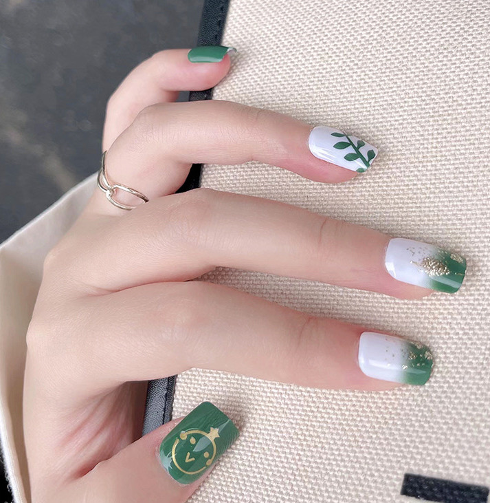 Ongles en gel décoratifs