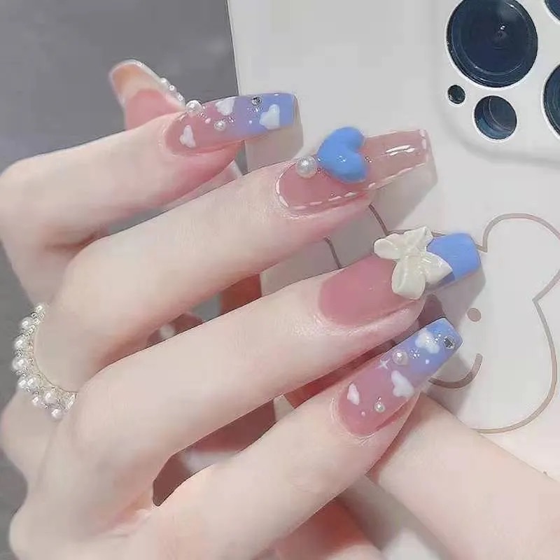 Manucure en gel décorative