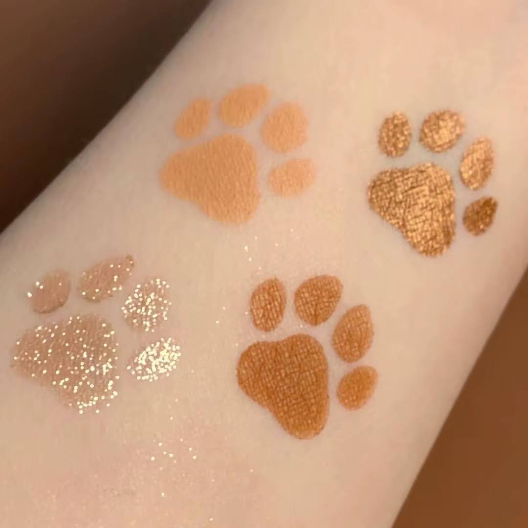Lidschatten-Palette mit Pfotenabdruck
