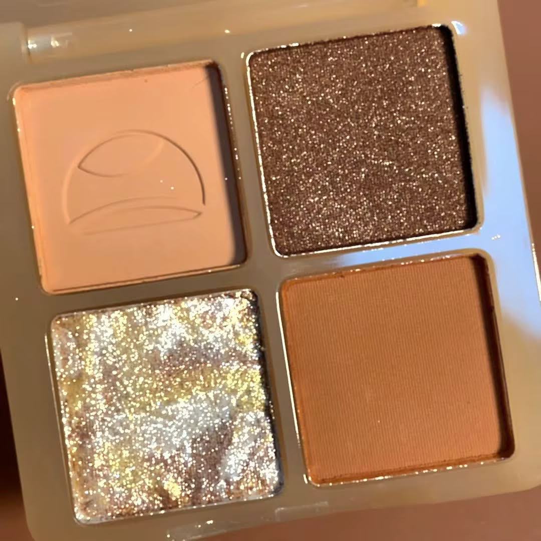 Lidschatten-Palette mit Pfotenabdruck