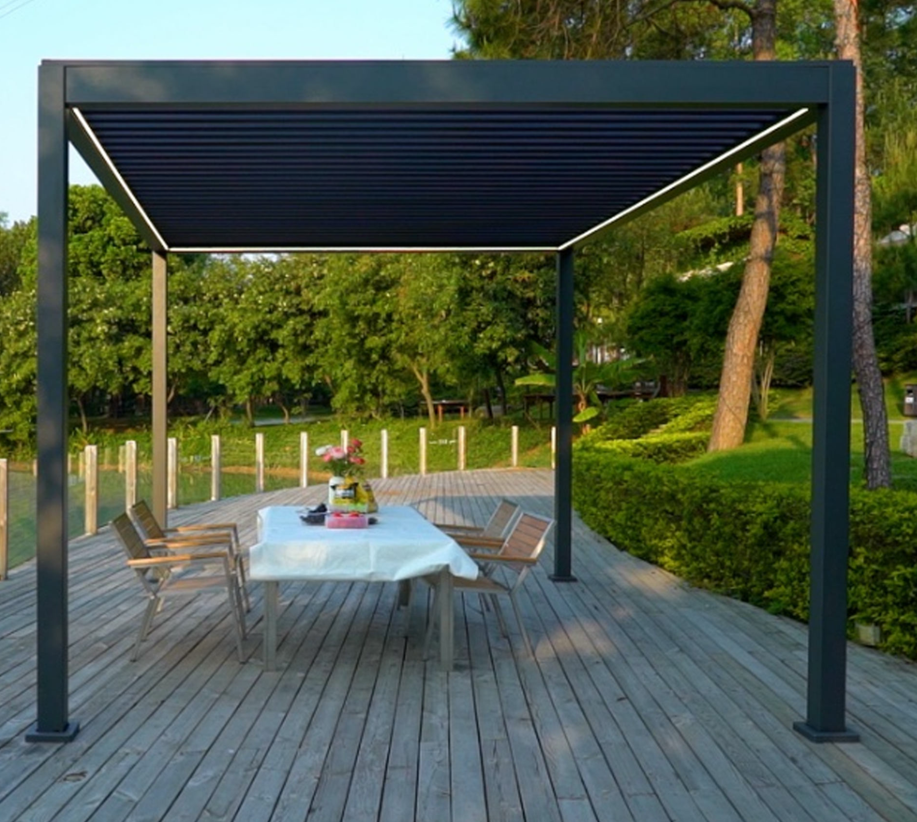 Outdoor Aluminum Pergolas with Louvered Roof