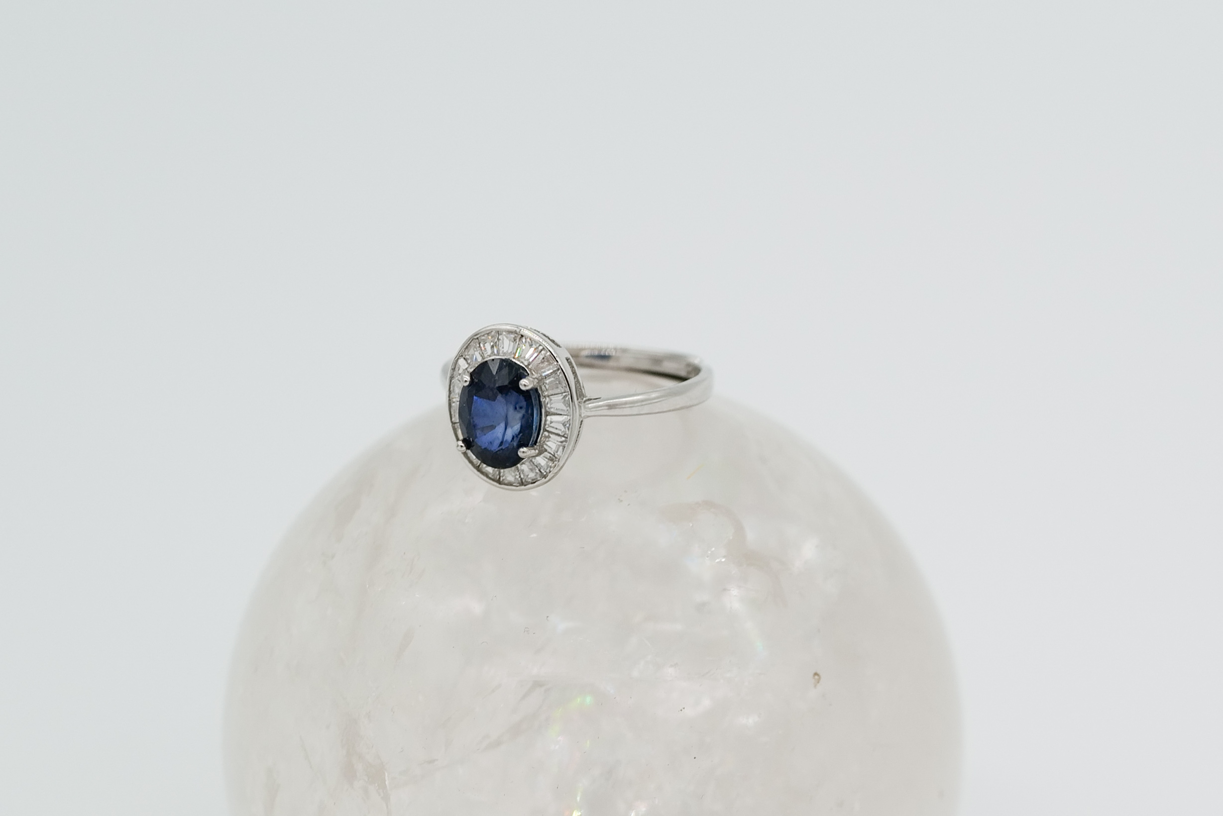 Anillo de zafiro azul 