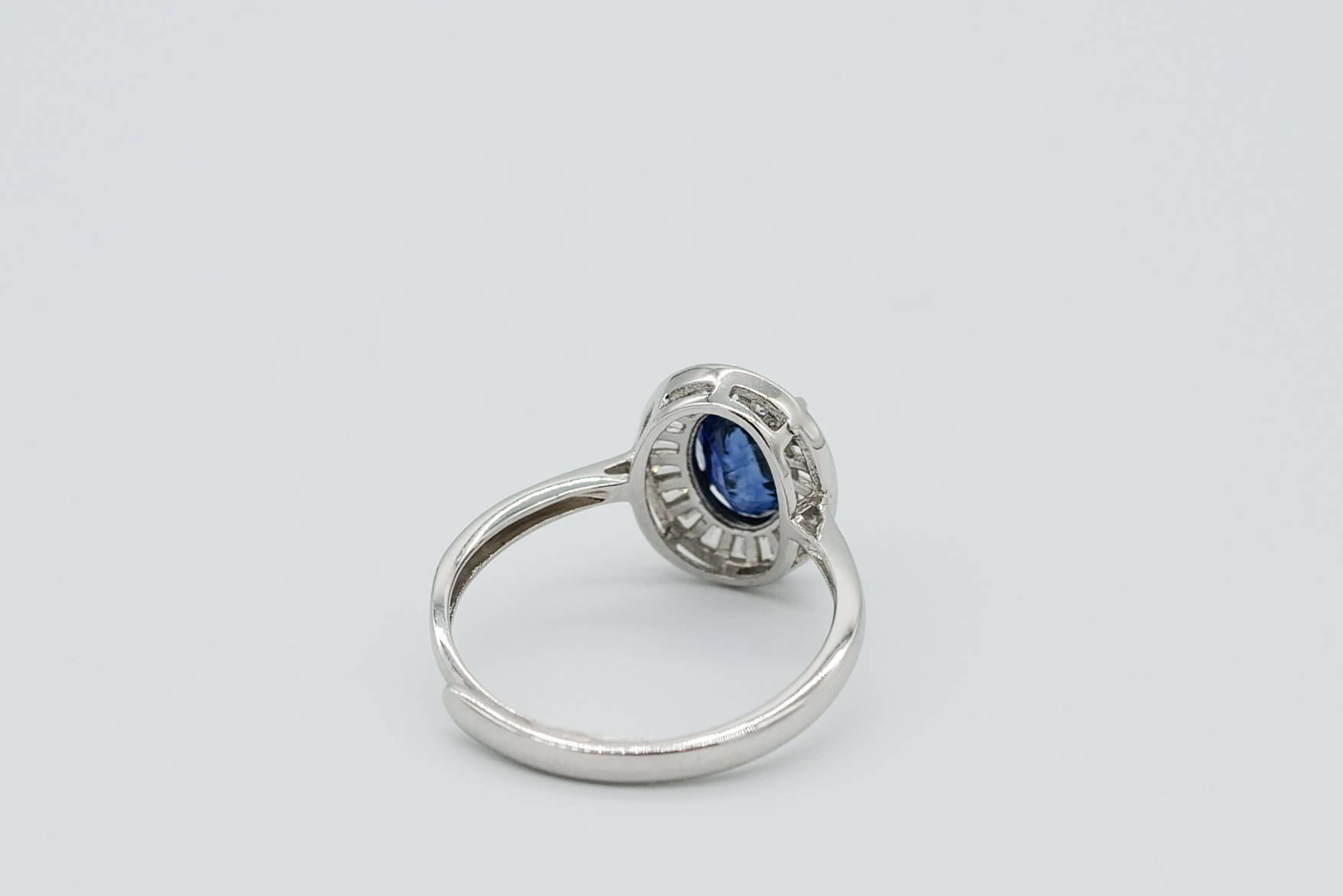 Anillo de zafiro azul 