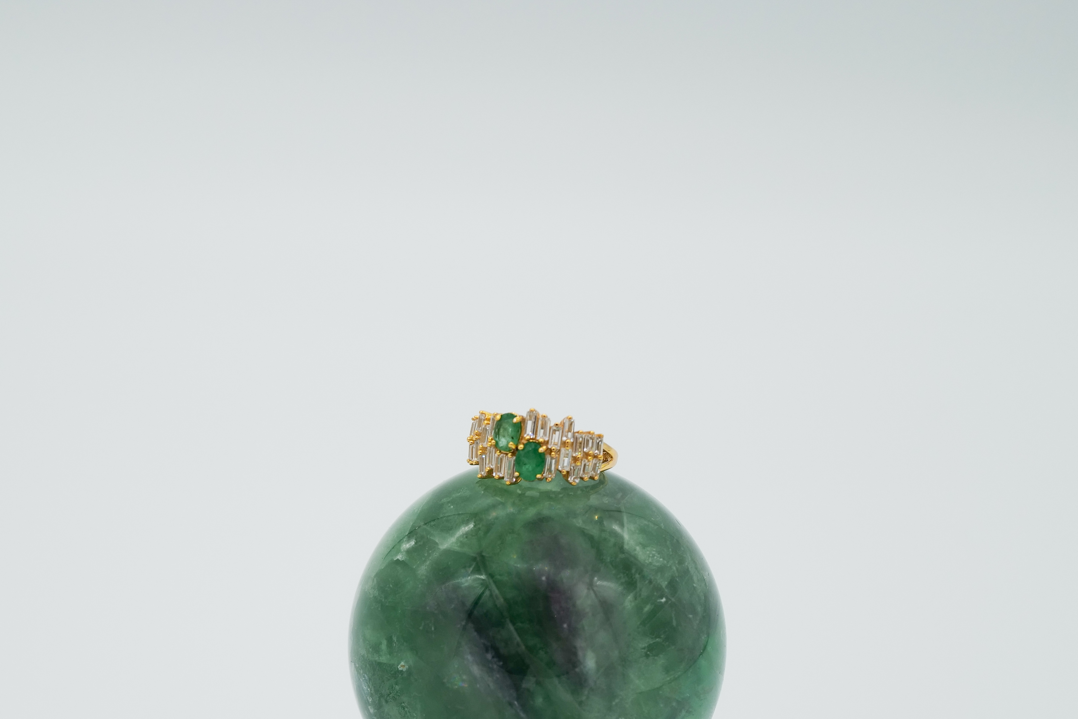 Anillo dorado de esmeraldas 