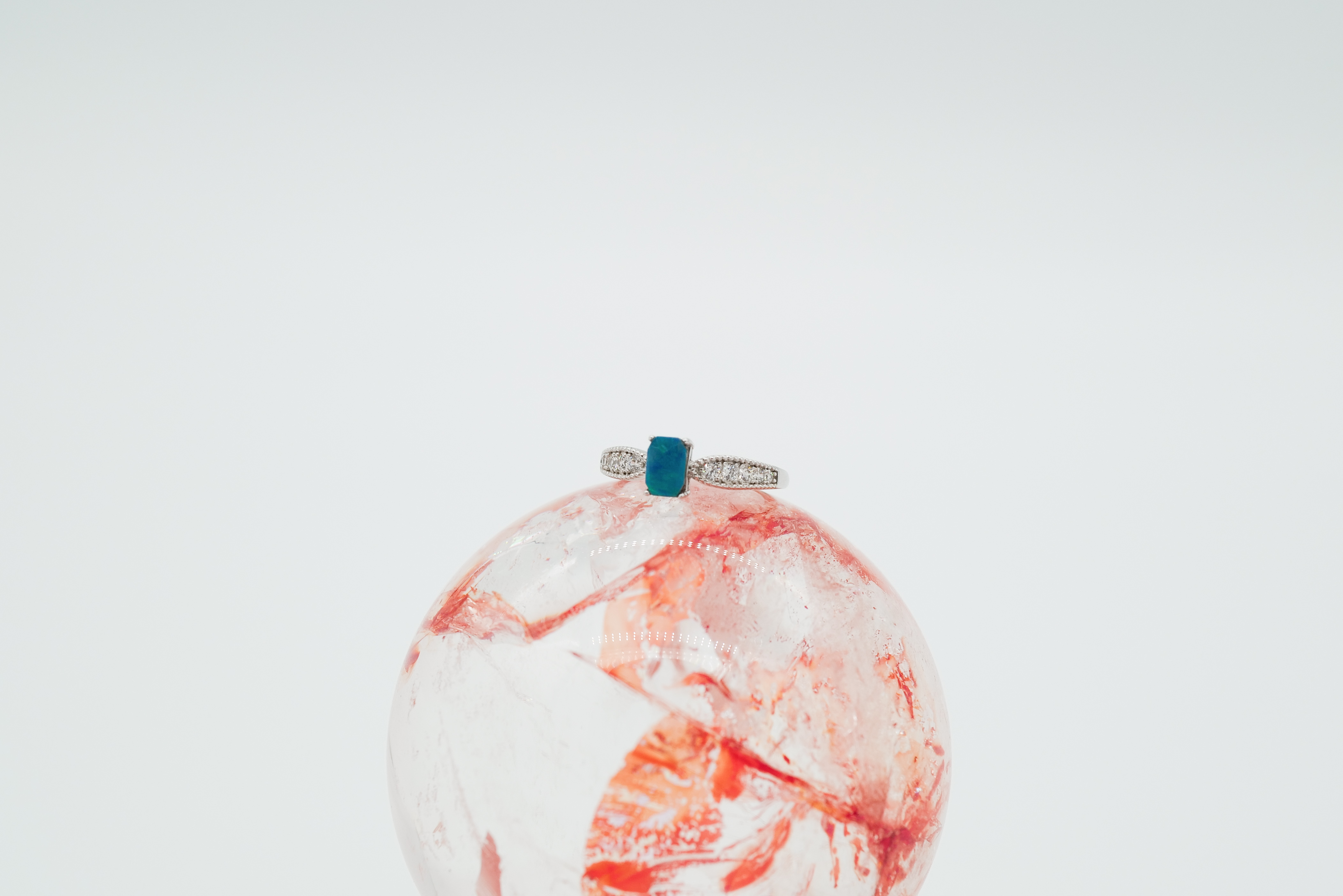 Anillo de ópalo australiano