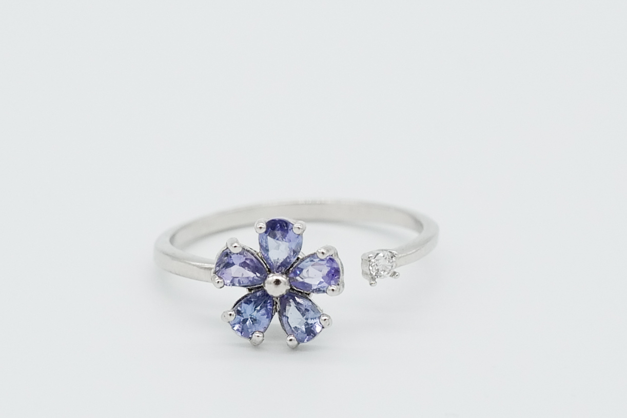 Anillo de topacio con forma de flor