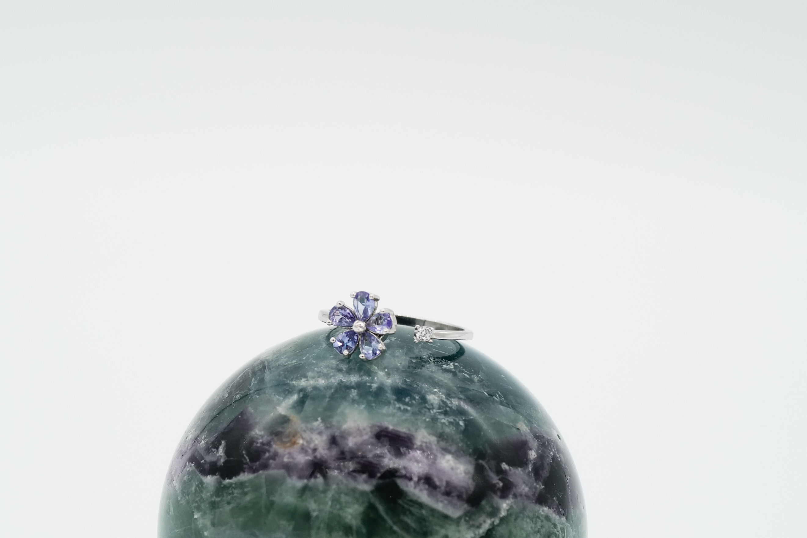 Anillo de topacio con forma de flor