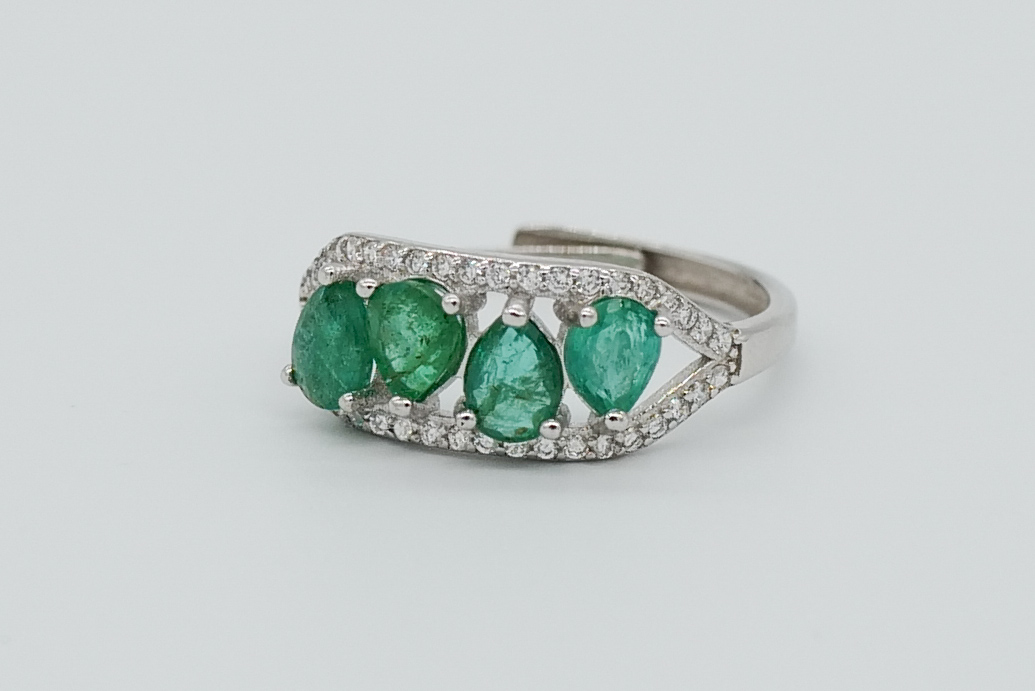 Anillo de esmeraldas