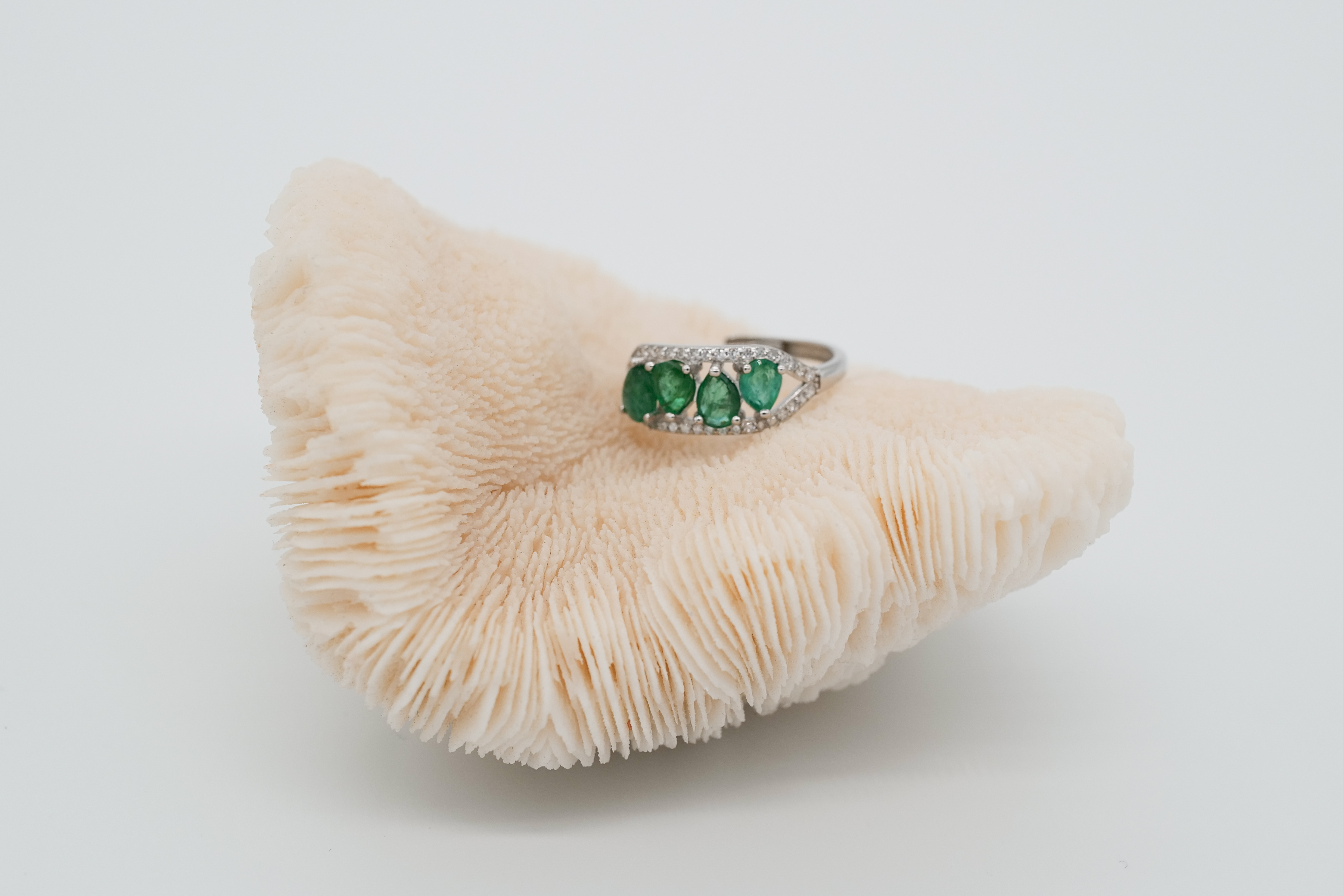 Anillo de esmeraldas