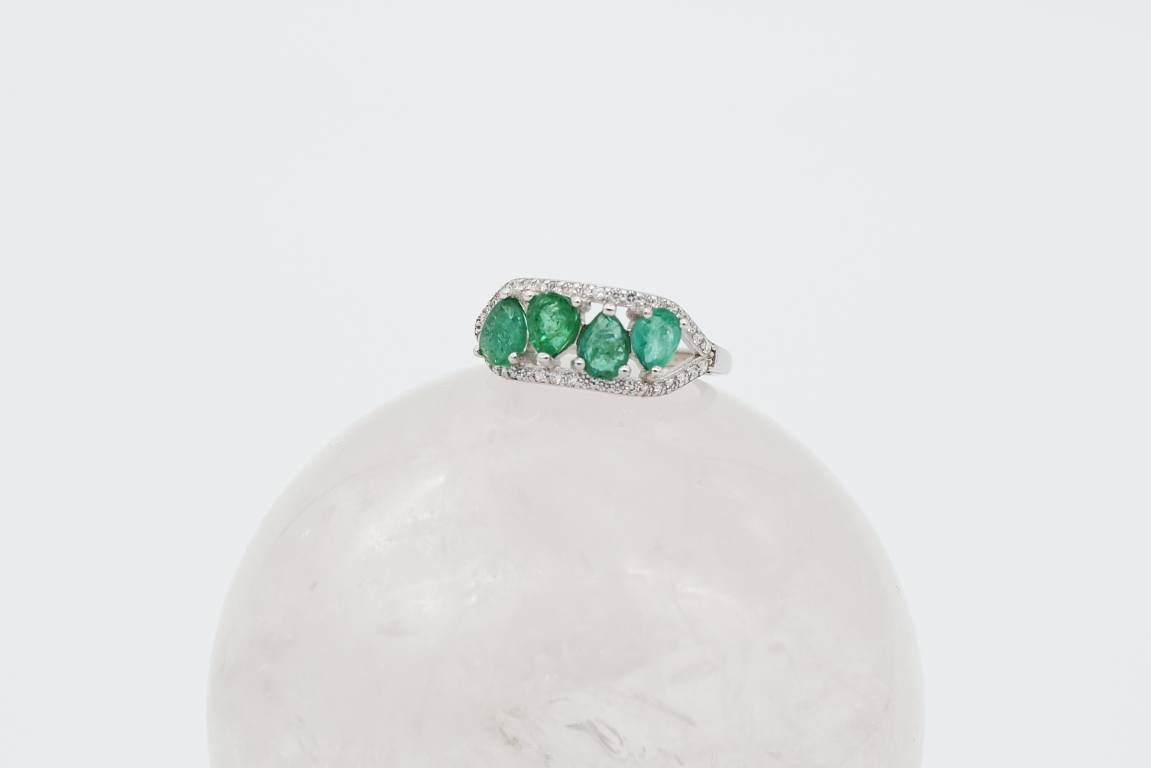 Anillo de esmeraldas