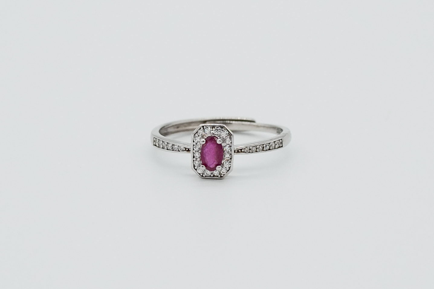 Anillo de rubí