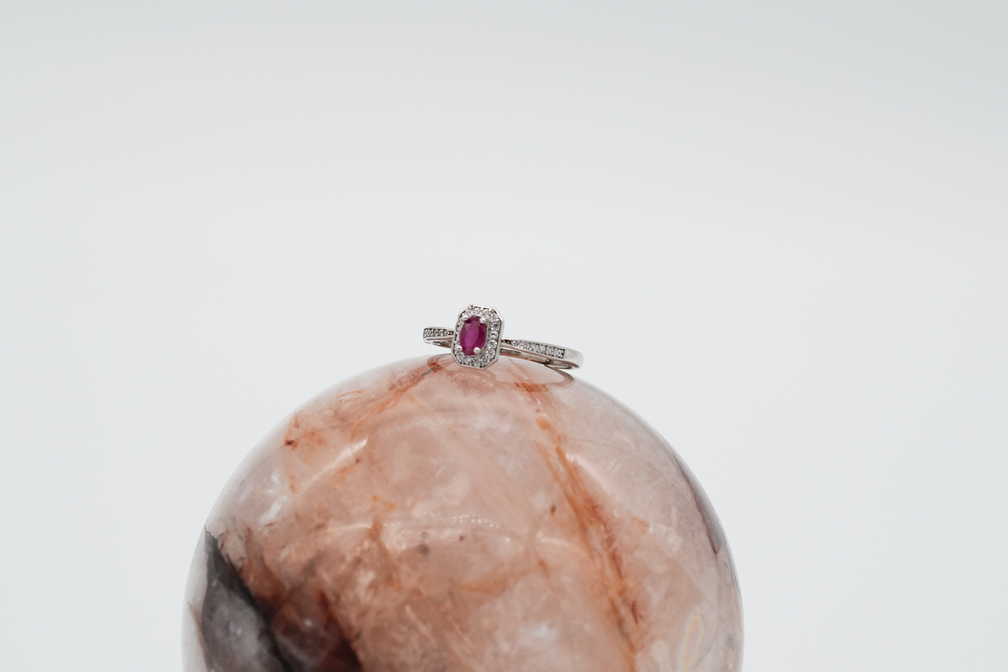 Anillo de rubí