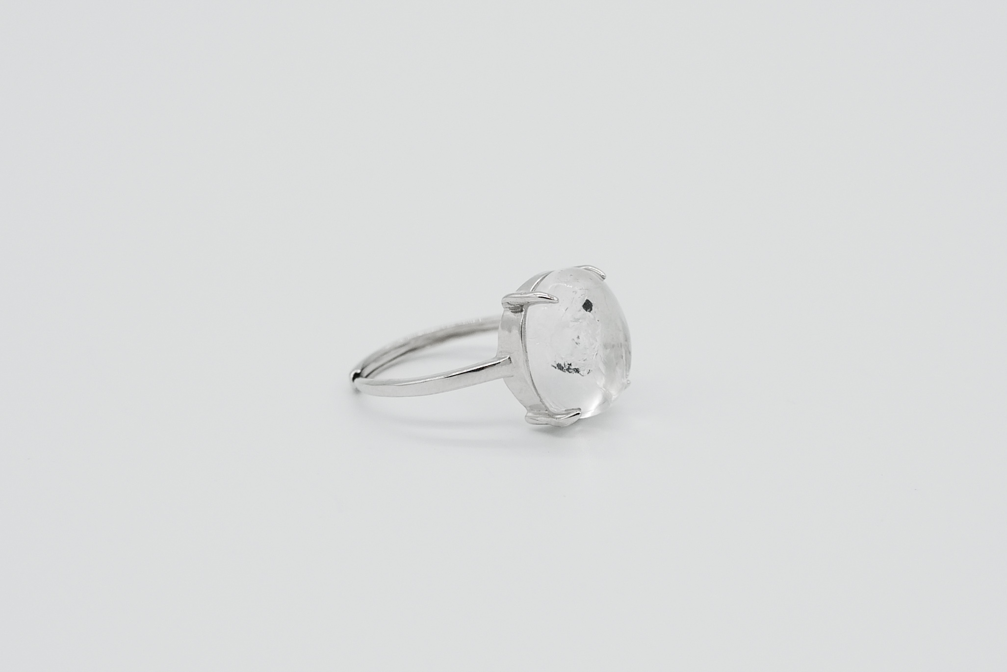 Anillo de cuarzo enhydro