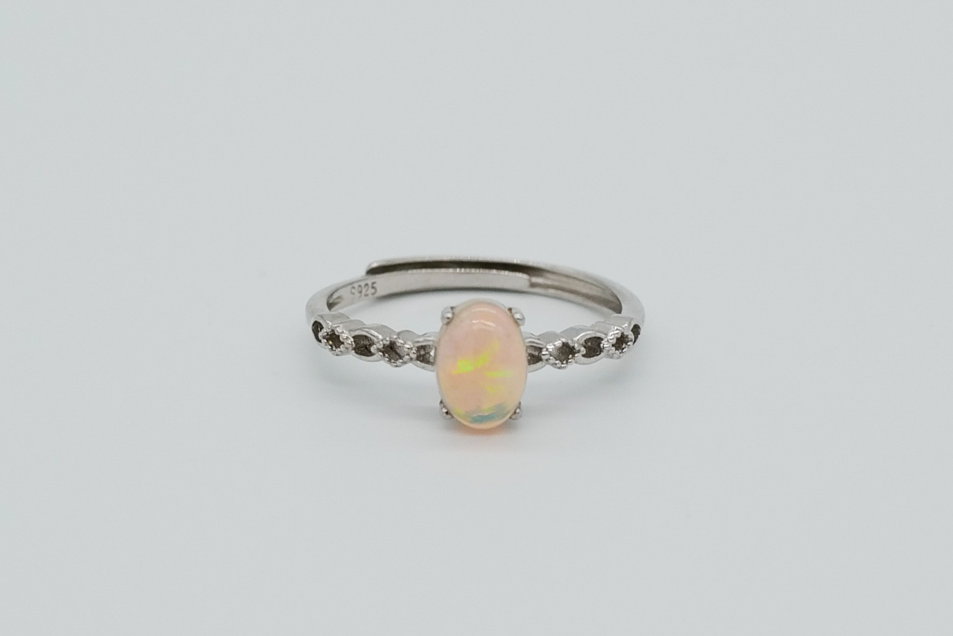 Anillo de ópalo etíope